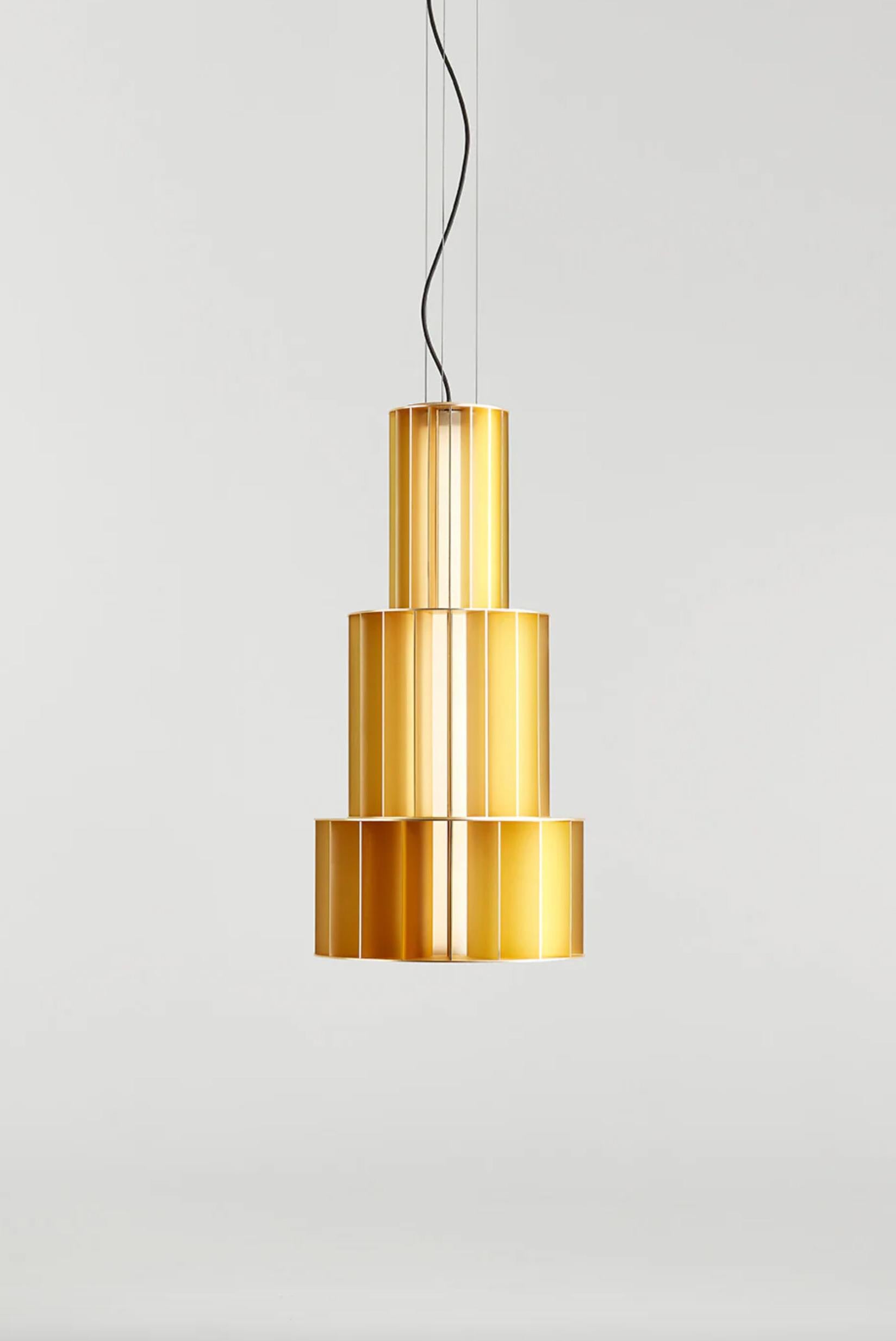 Stephen Burks Babel T ME Golden  Lampada a sospensione per Parachilna

Lampada sospesa costruita utilizzando strutture in alluminio di diverse altezze e diametri. Le strutture e i colori possono essere combinati in modo casuale creando figure simili