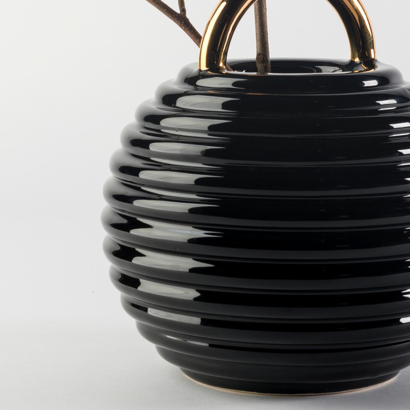 Stephen Burks Contemporary Ceramic Vase in Black Grasso Lines In Excellent Condition In Barcelona, Barcelona