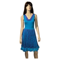 Stephen Burrows Vestido brillante de borlas de punto, tafetán y gasa en azul cerúleo
