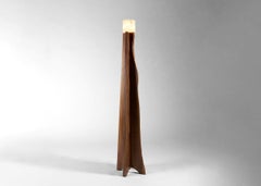Stephen Downes, Copiaco, lampadaire en noyer noir et albâtre, États-Unis, 2011