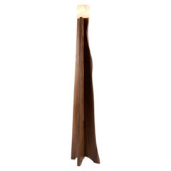 Stephen Downes, Copiaco, lampadaire en noyer noir et albâtre, États-Unis, 2011