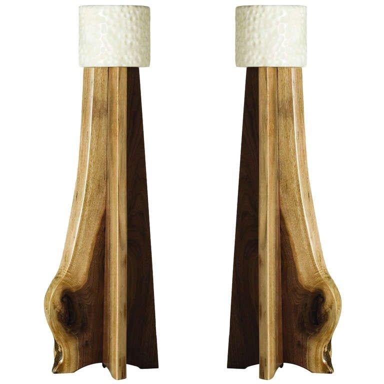 Stephen Downes, Copiaco, Paar Tischlampen aus Alabaster und Nussbaumholz, USA, 2011 (Handgeschnitzt) im Angebot