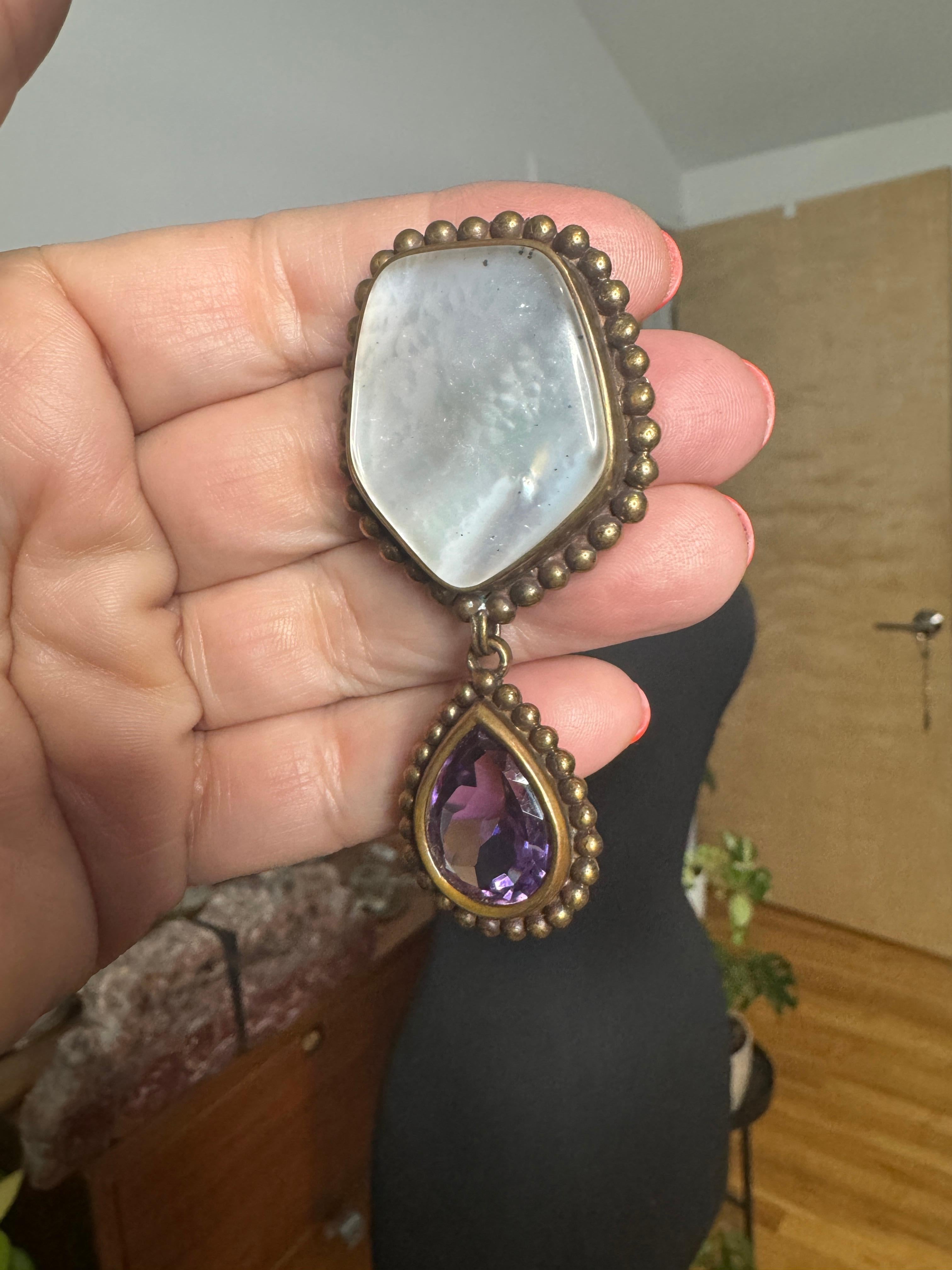 Stephen Dweck Broche en bronze, améthyste et nacre, neuve, jamais portée, années 1980 en vente 6