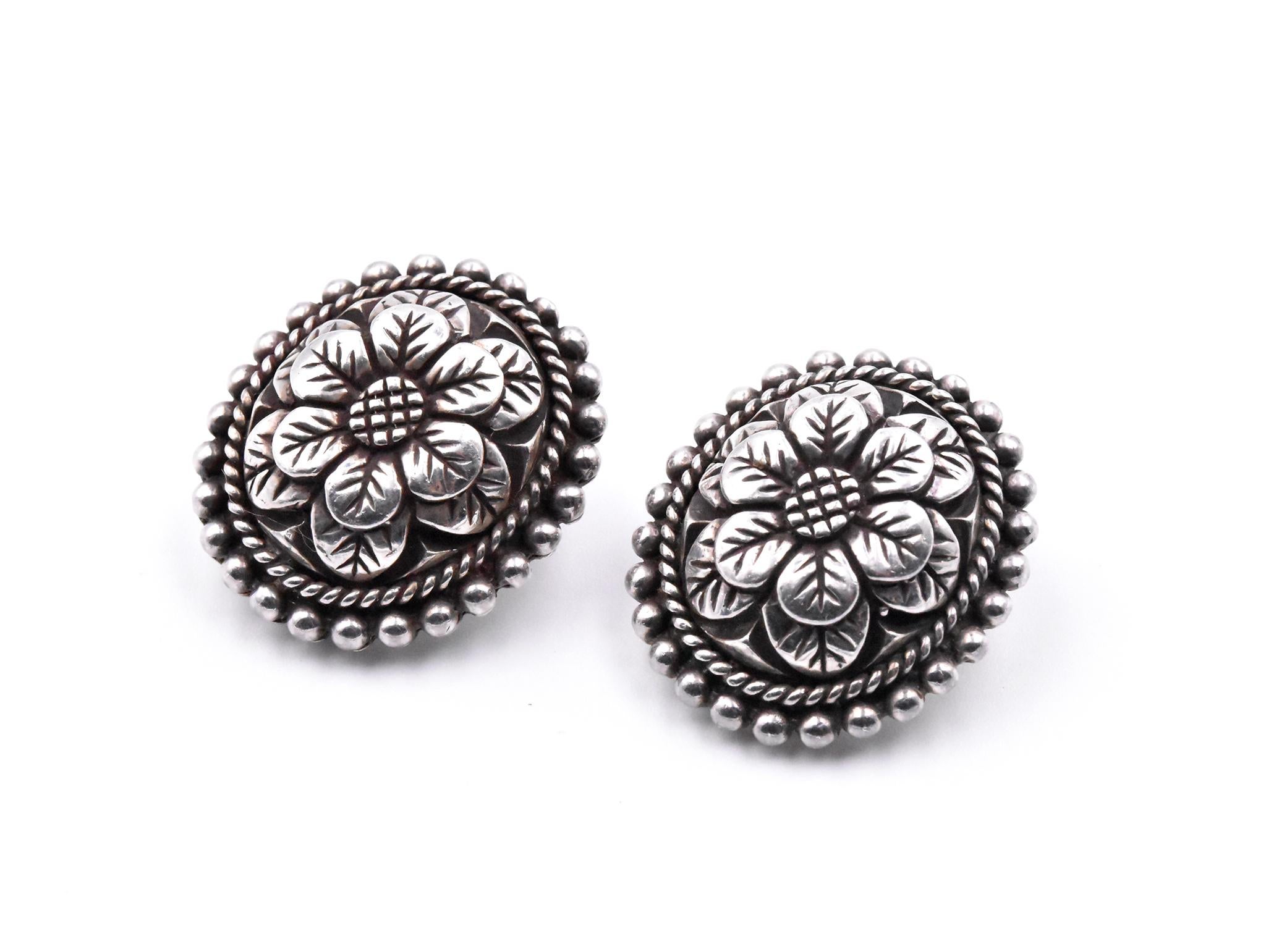 Stephen Dweck Carved Flower Clip-On Earrings In Excellent Condition In Scottsdale, AZ