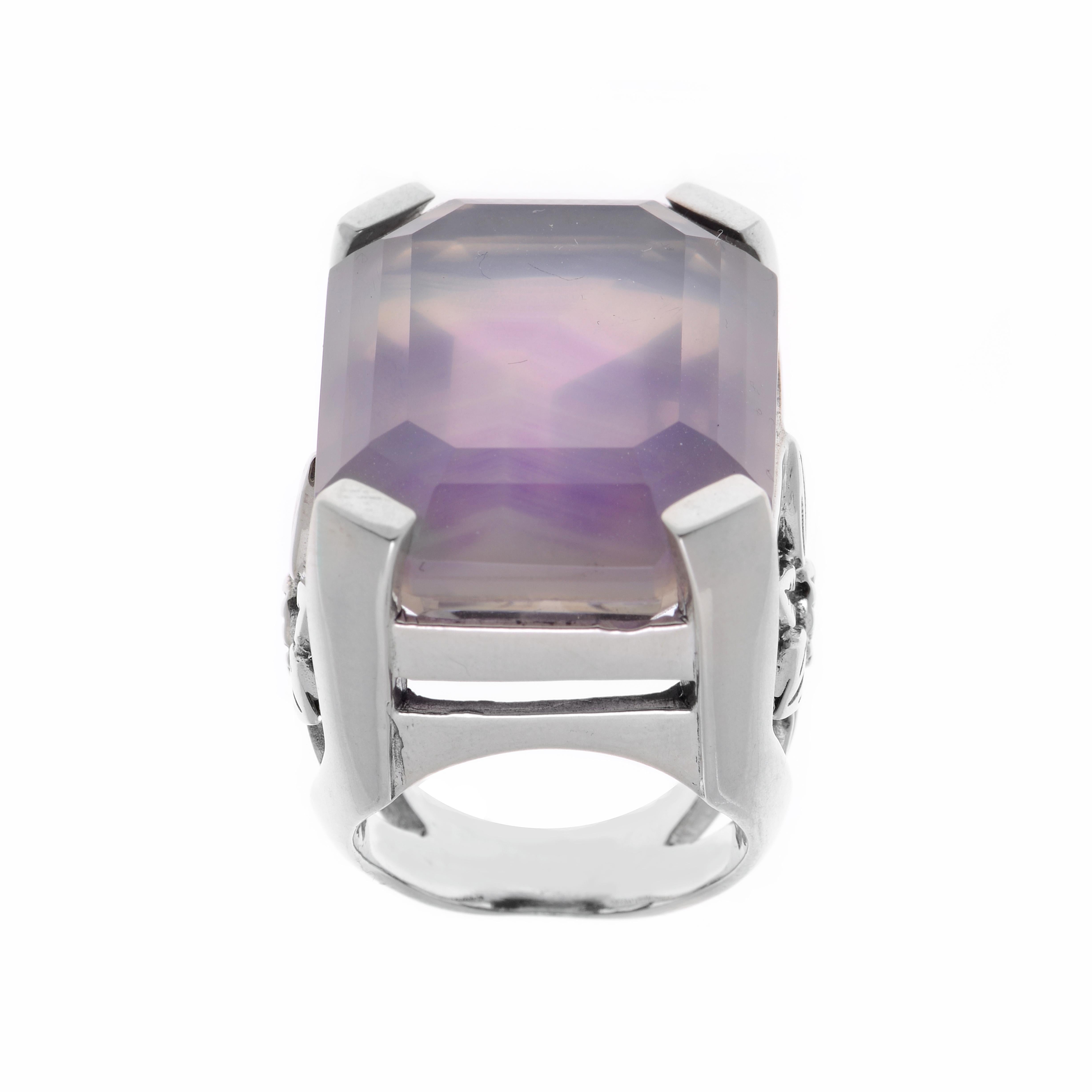 This spectacular Stephen Dweck Sterling Silver Statement Ring features a luscious concave Natural Quartz and Purple Agate Doublet held by a sterling silver basket with carved floral detail. The ring size is 6 (51.9). The Decoration Size is 27mm x