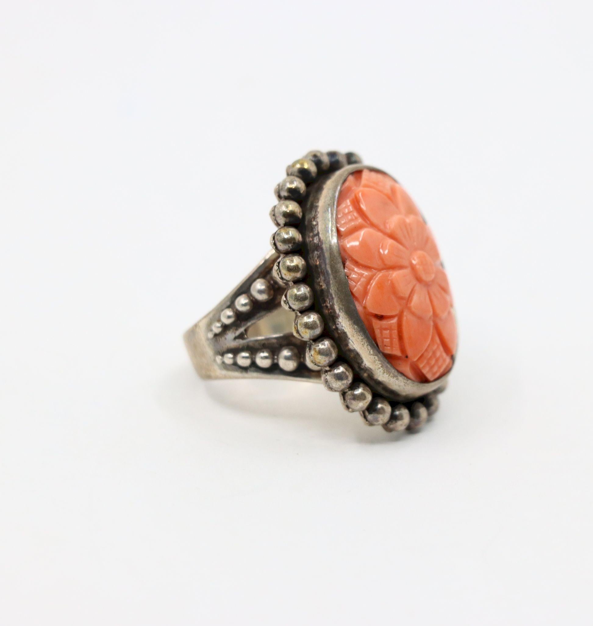 Stephen Dweck Sterling Korallenblütenring (Cabochon) im Angebot