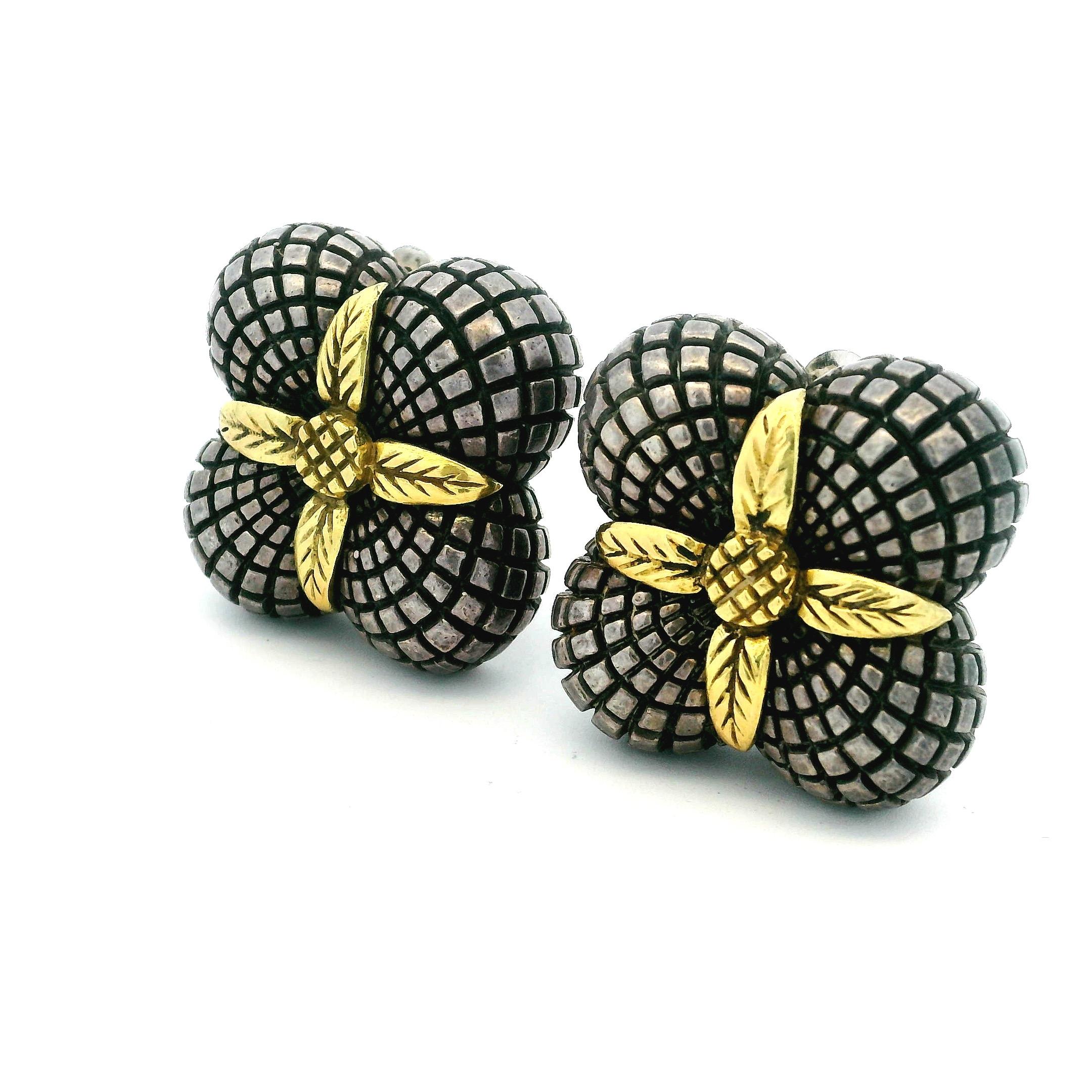 Pendientes de clip florales de plata de ley y oro de 18 quilates Stephen Dweck, 28,6 g en venta 6
