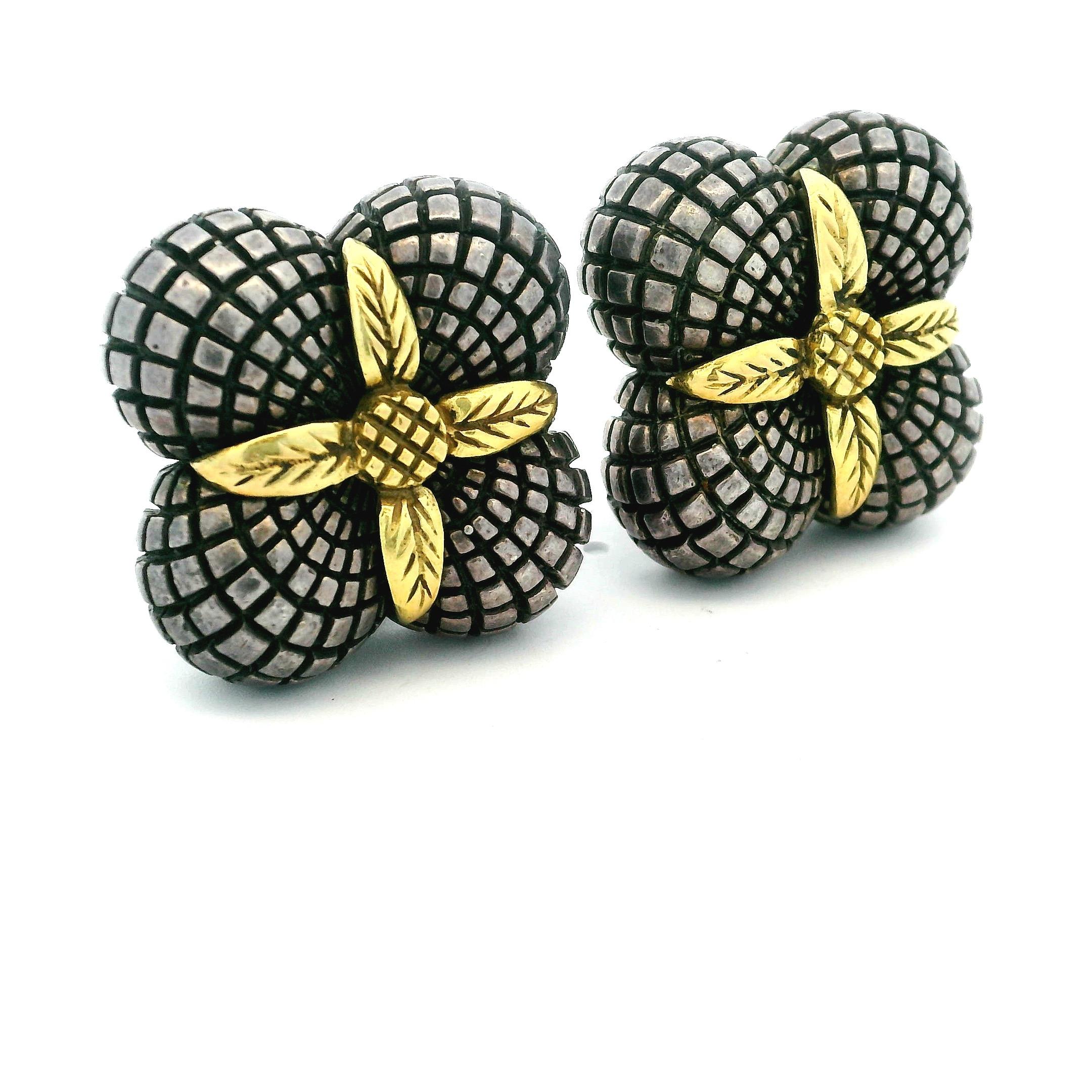 Pendientes de clip florales de plata de ley y oro de 18 quilates Stephen Dweck, 28,6 g Modernista en venta