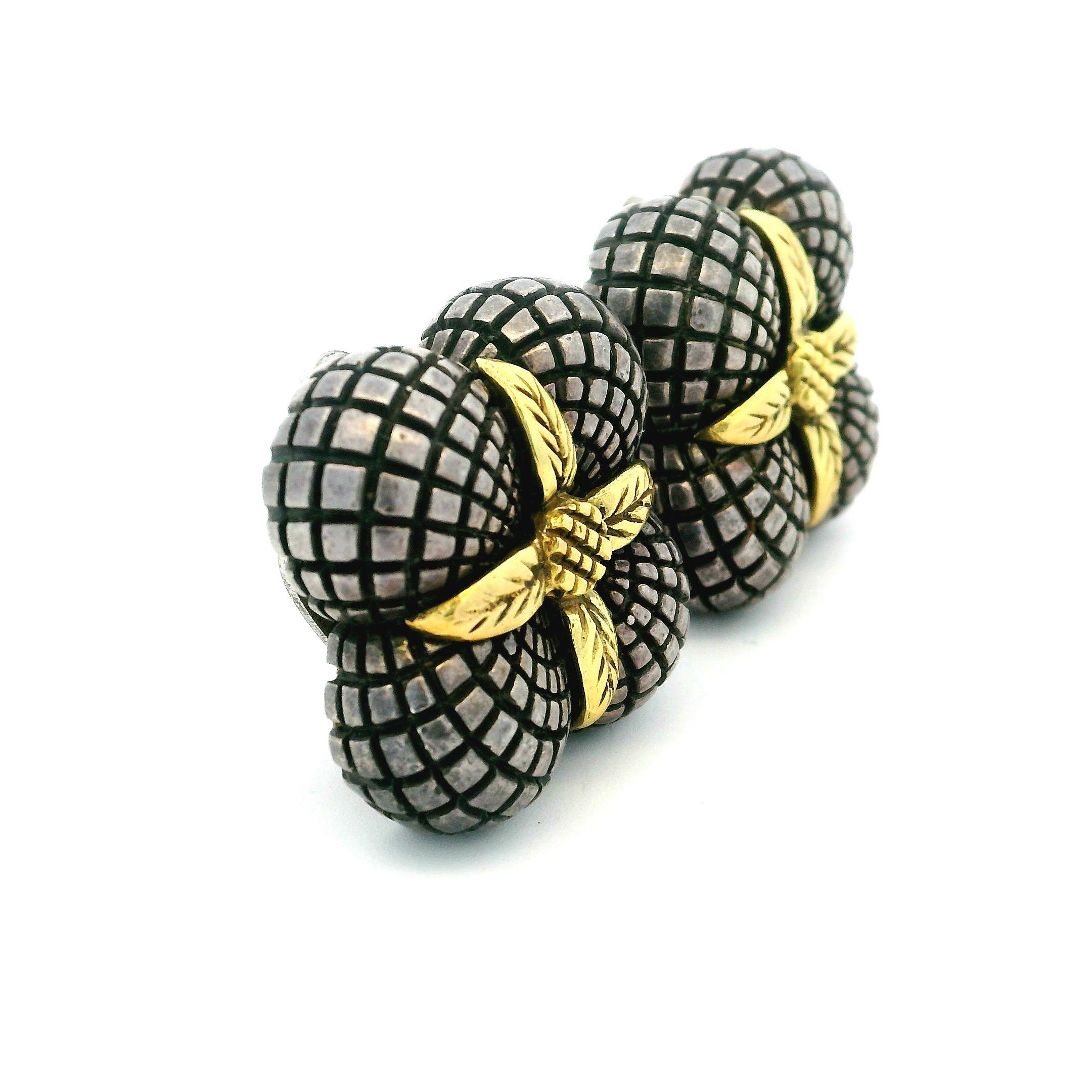 Pendientes de clip florales de plata de ley y oro de 18 quilates Stephen Dweck, 28,6 g en Excelente estado para la venta en Miami, FL