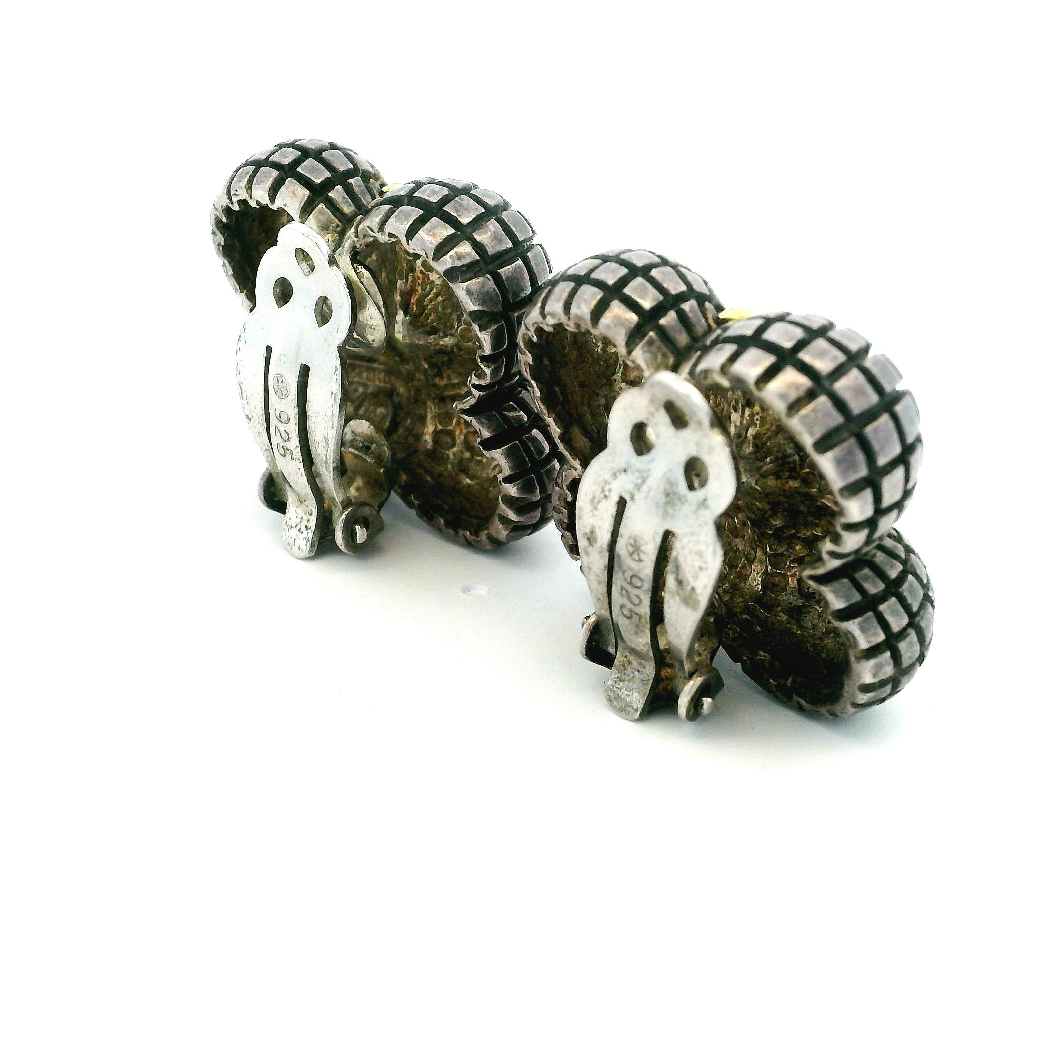 Pendientes de clip florales de plata de ley y oro de 18 quilates Stephen Dweck, 28,6 g en venta 1