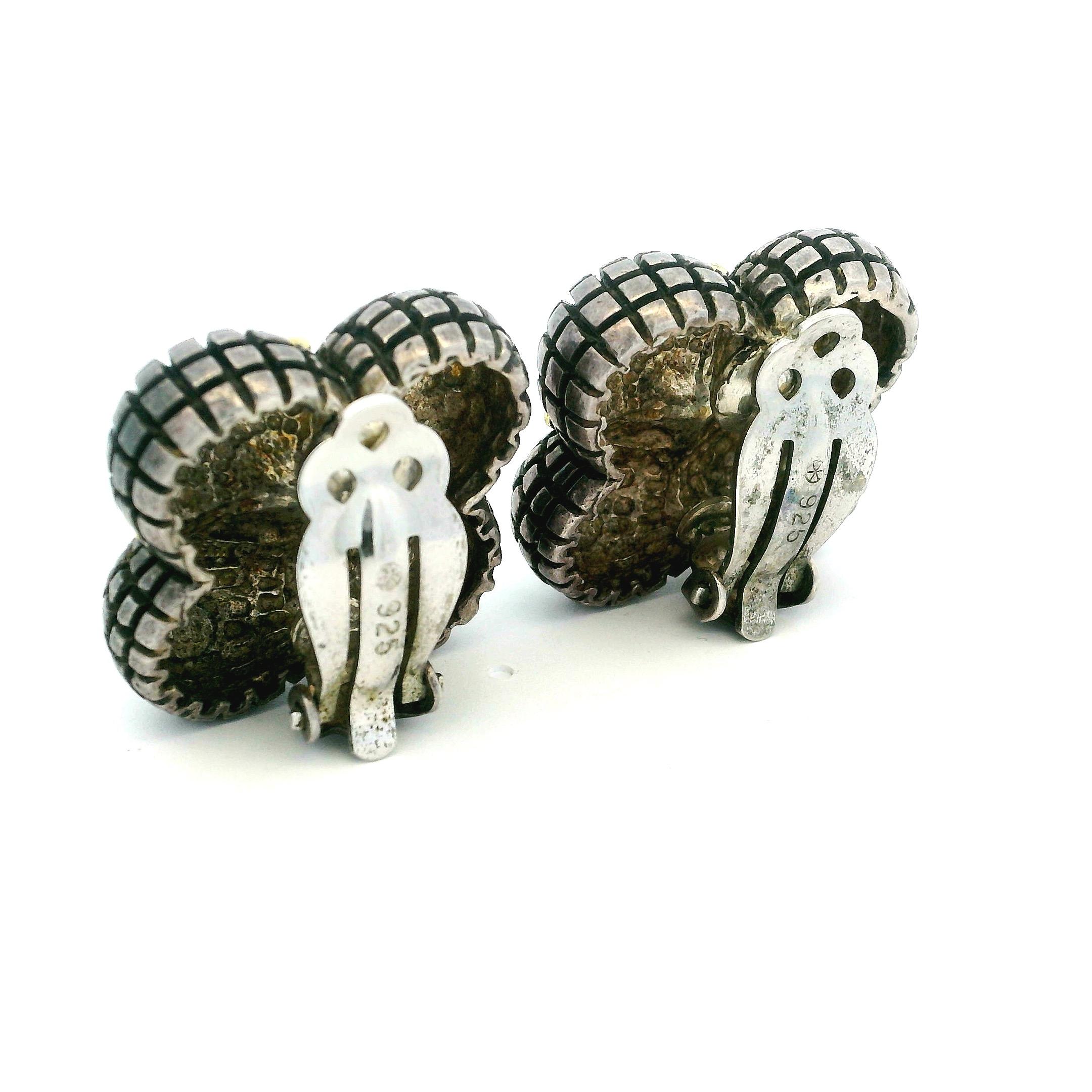 Pendientes de clip florales de plata de ley y oro de 18 quilates Stephen Dweck, 28,6 g en venta 4