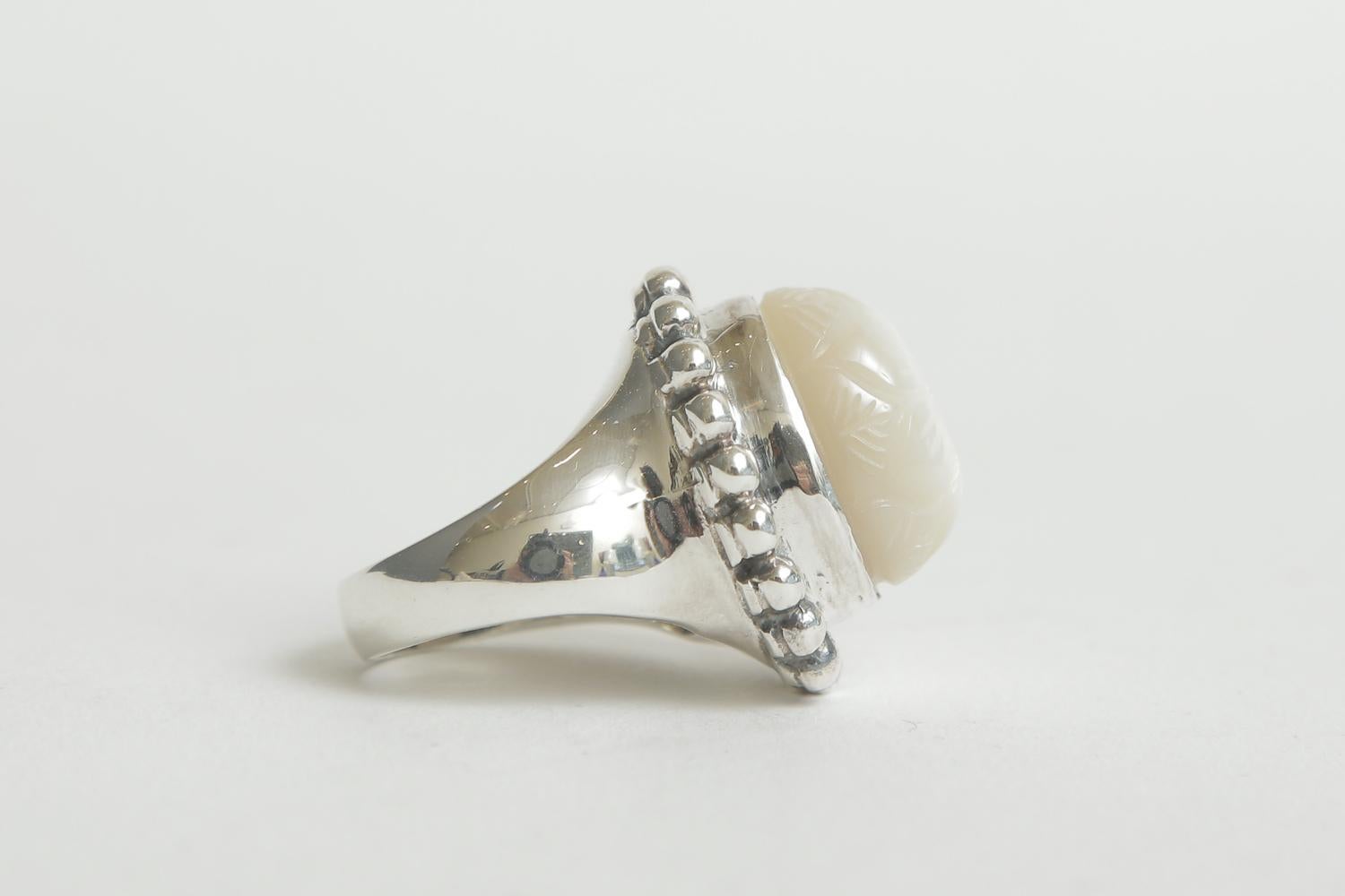 Stephen Dweck Sterling Silver and Mother Of Pearl Dome Ring In Good Condition In North Miami, FL