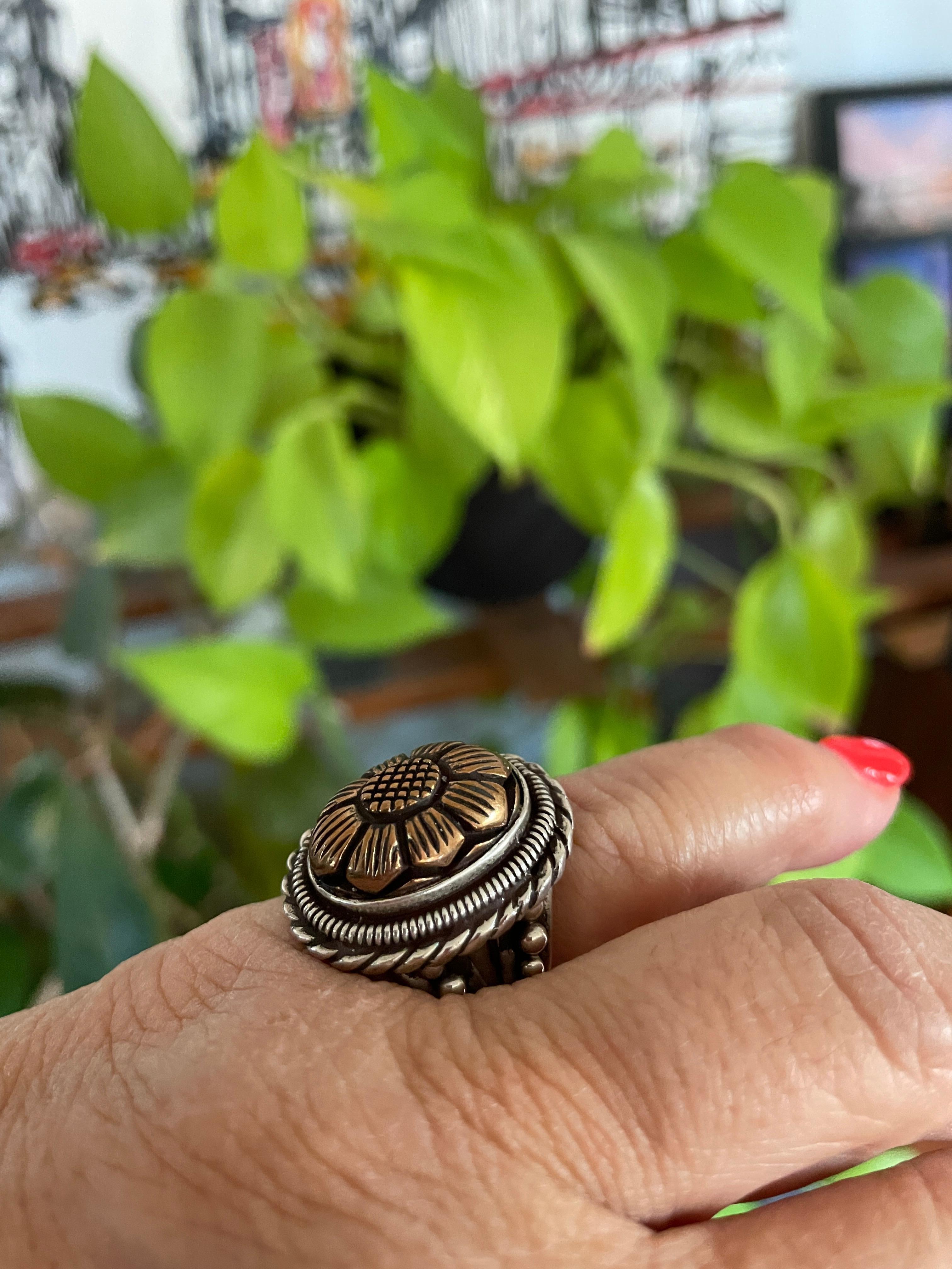 Stephen DWECK Sterling Silver Floral carved ring - New, Never Worn 1990s For Sale 1