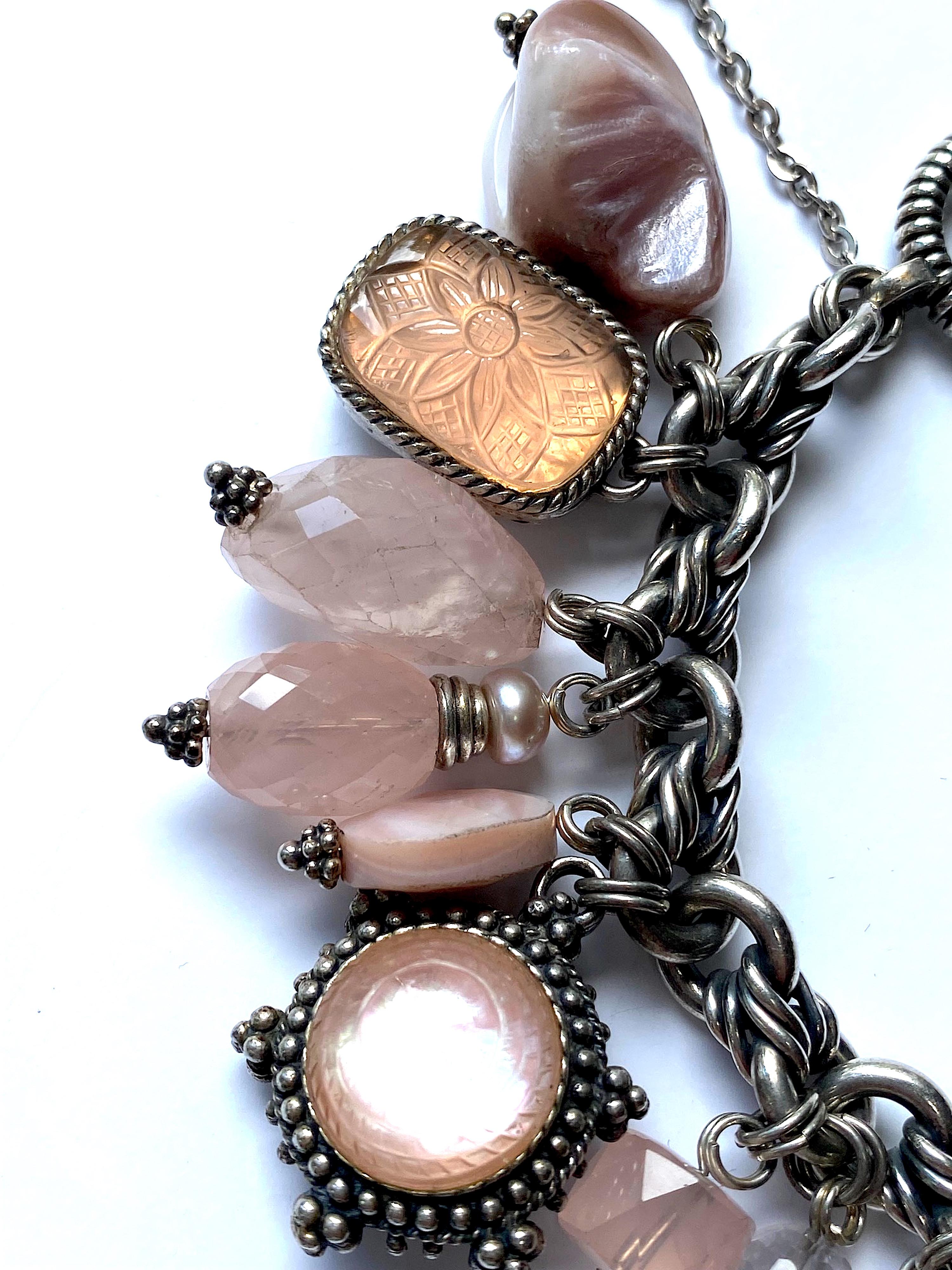 Stephen Dweck Bracelet à breloques en argent sterling, quartz rose et perles Bon état - En vente à New York, NY