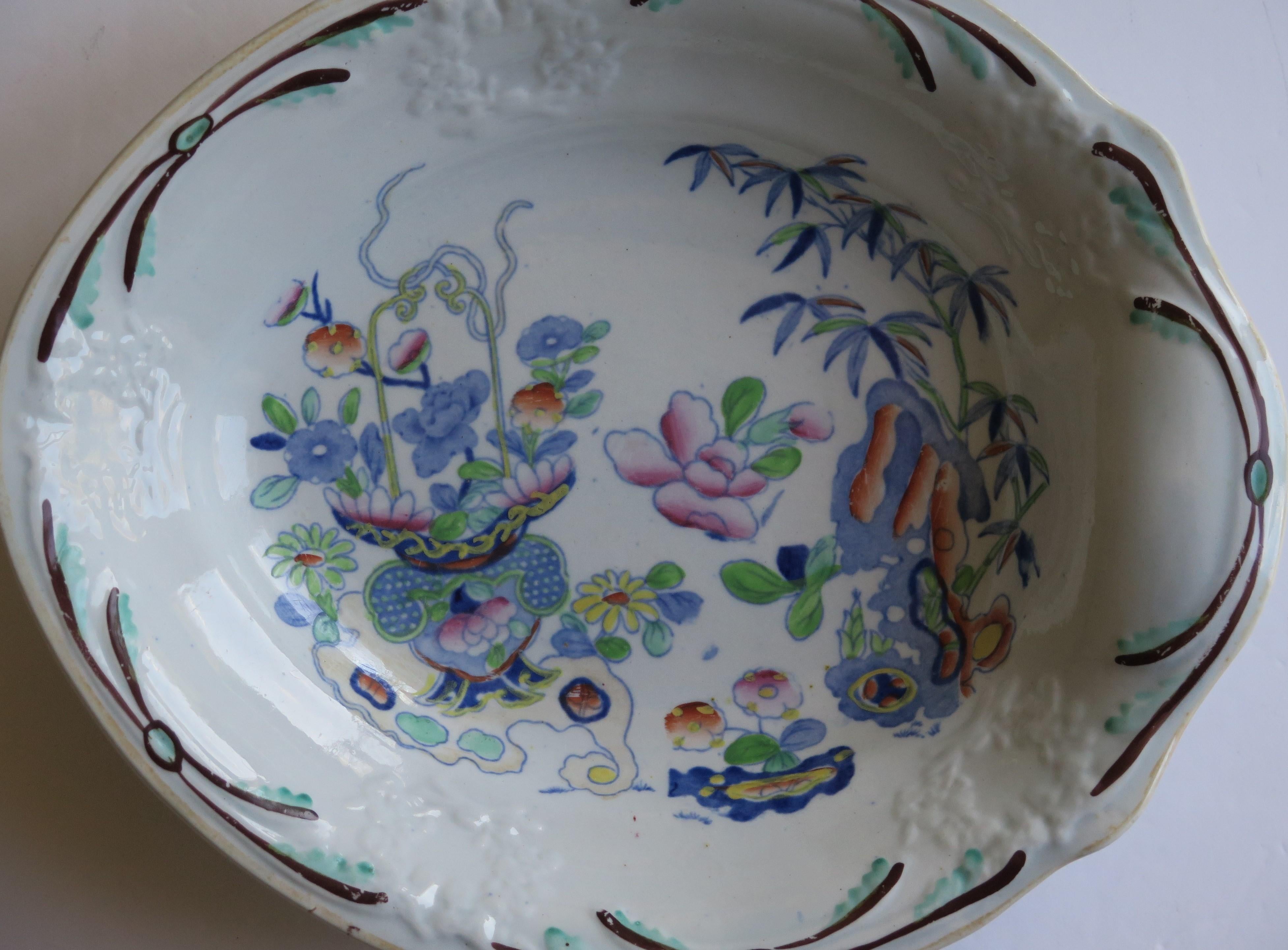 Terre de fer Plat géorgien de Stephen Folch en bambou et motif d'armoiries royales, vers 1825 en vente