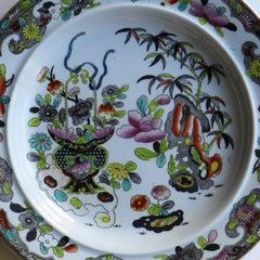 Piatto di Stephen Folch con motivo di bambù e cesto e marchio Royal Arms, circa 1825