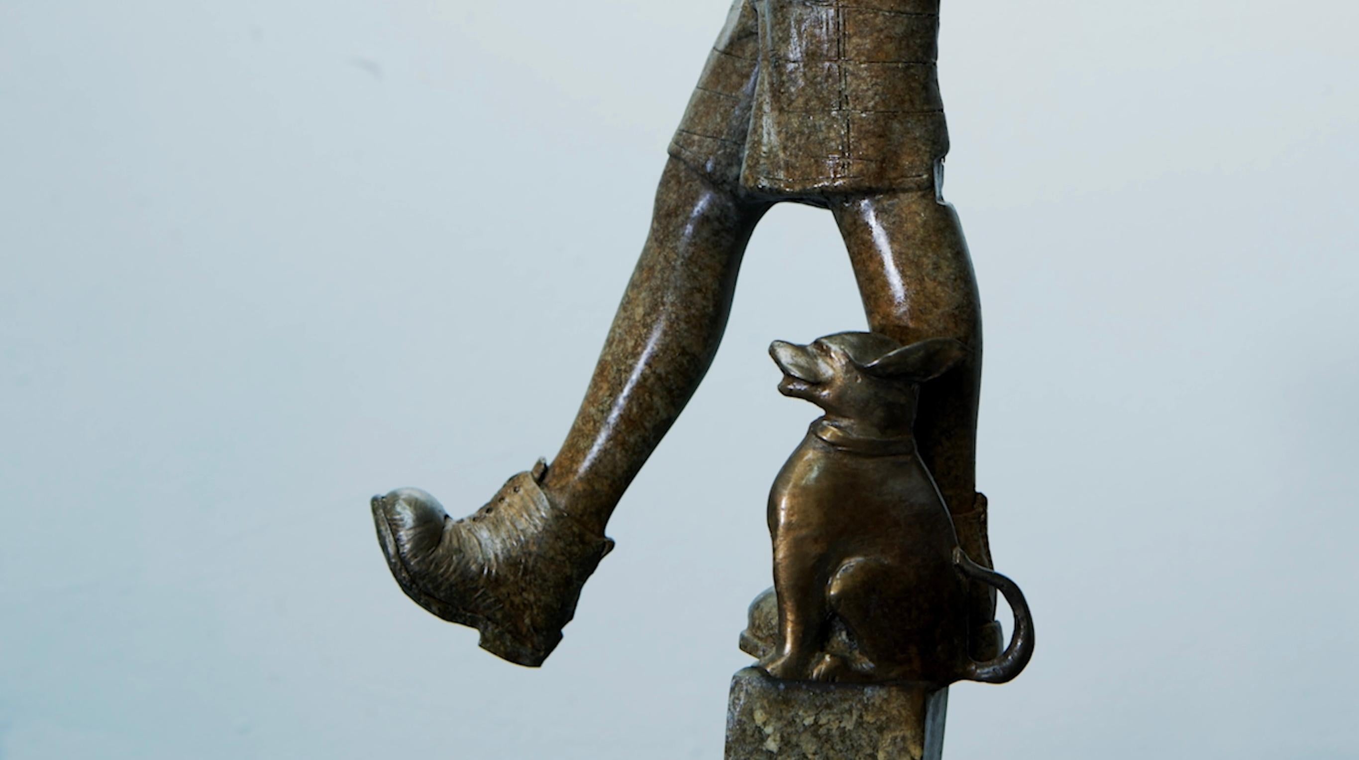 Johnny Walker, Escultura contemporánea de bronce sobre base de granito en venta 1