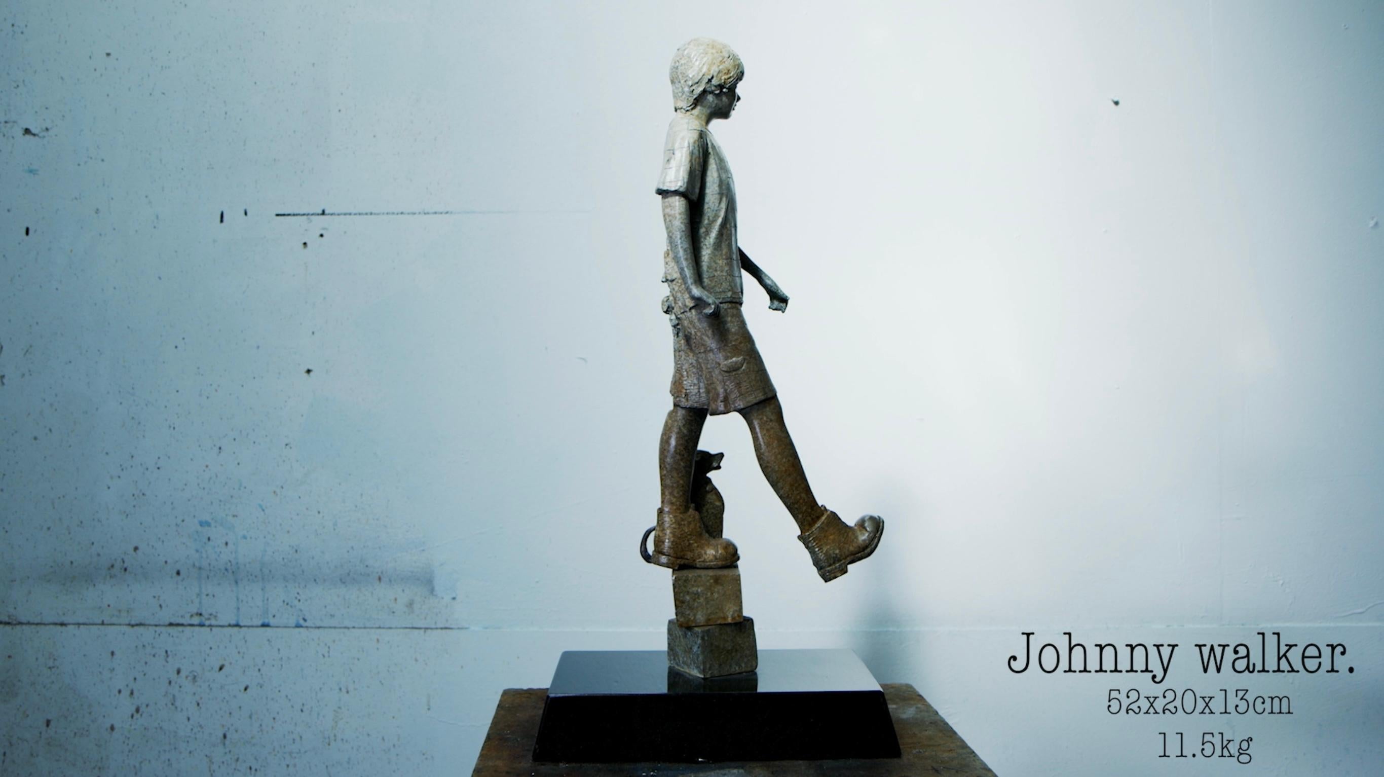 Johnny Walker, sculpture contemporaine en bronze sur socle en granit