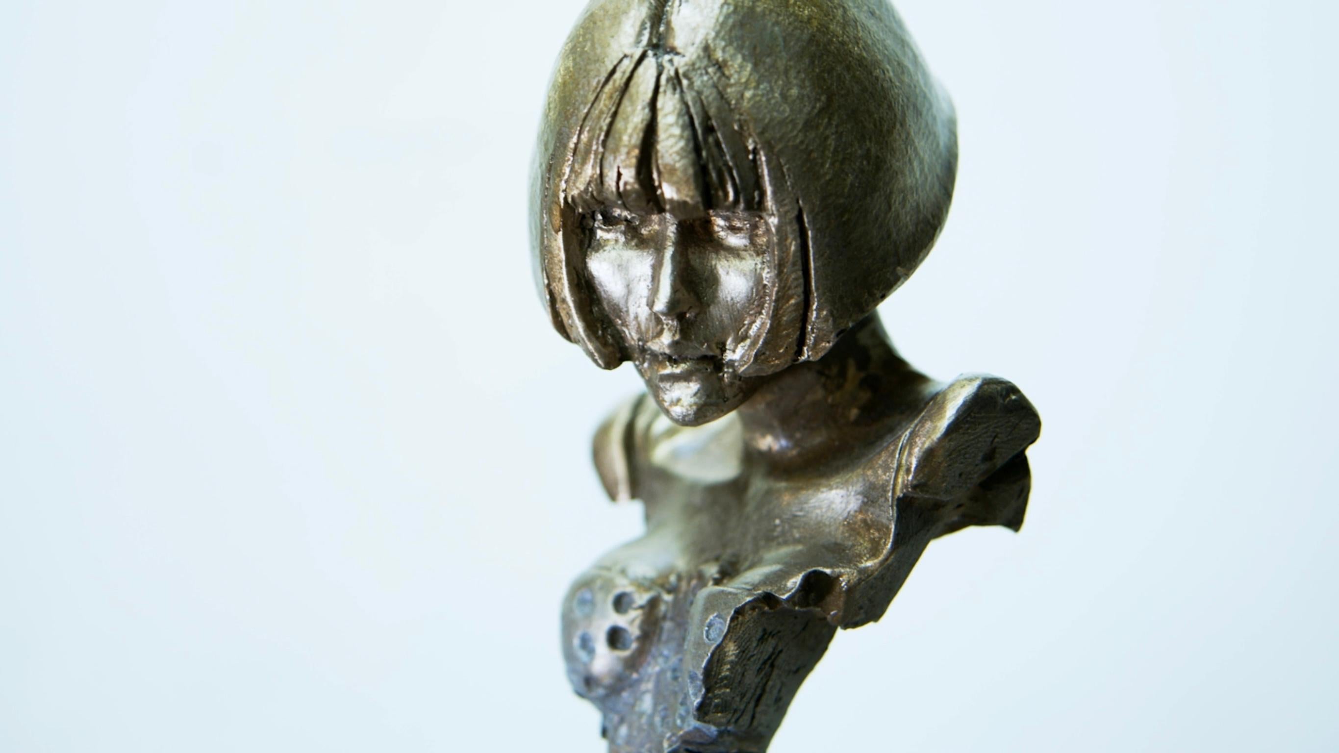 Zeitgenössische Miniatur-Bronze-Skulptur auf Granitsockel im Angebot 3