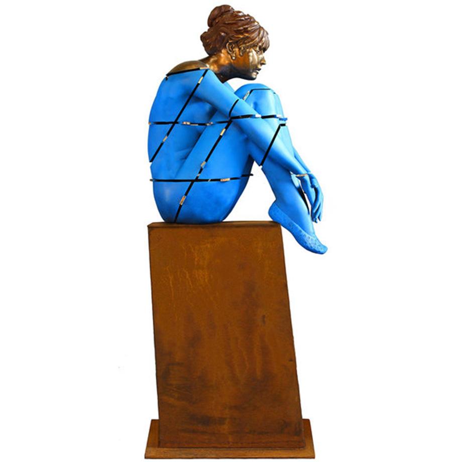 Stephen Glassborow Figurative Sculpture – Space Girl