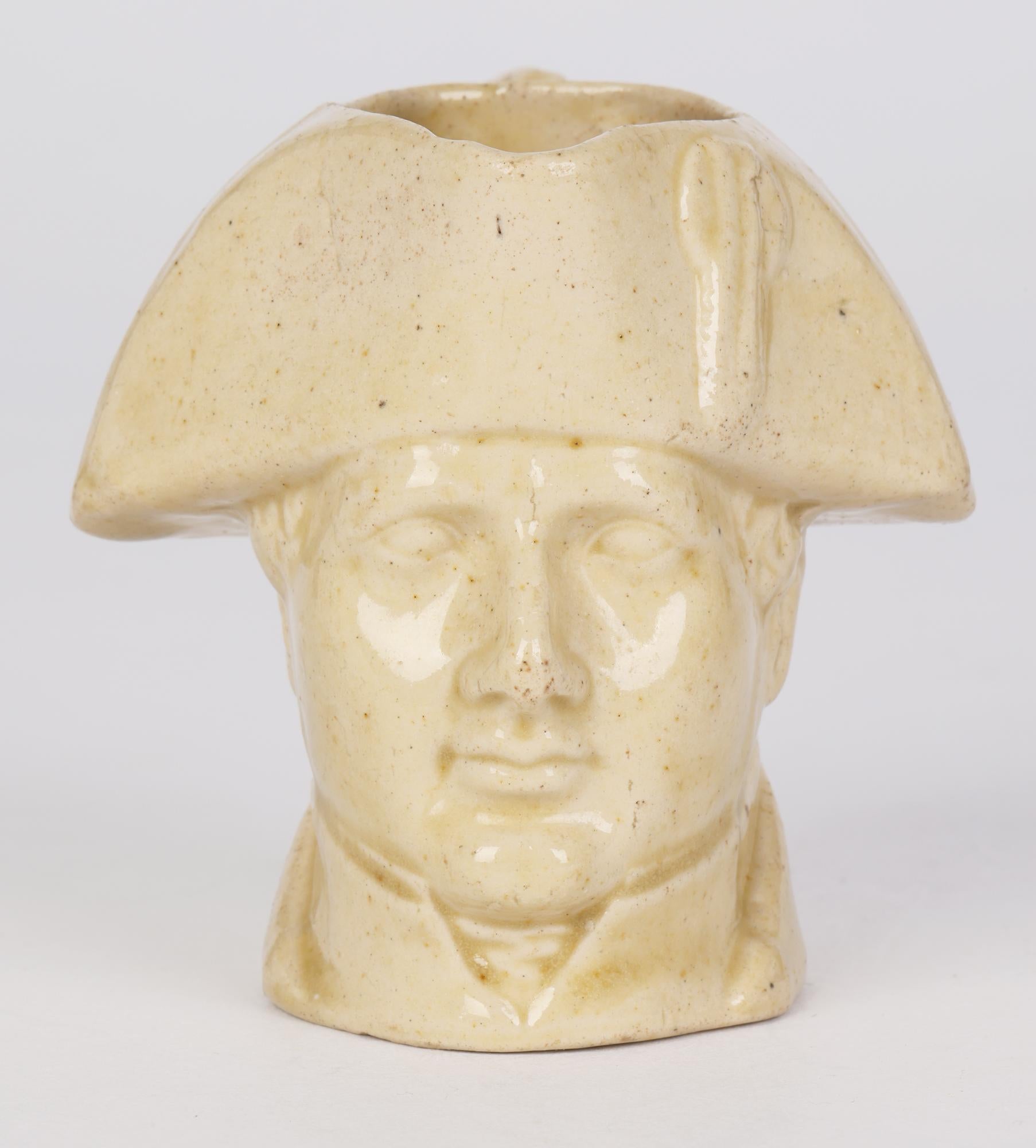 Anglais Stephen Green Lambeth Pichet miniature Napoléon en grès émaillé au sel et à la crème en vente