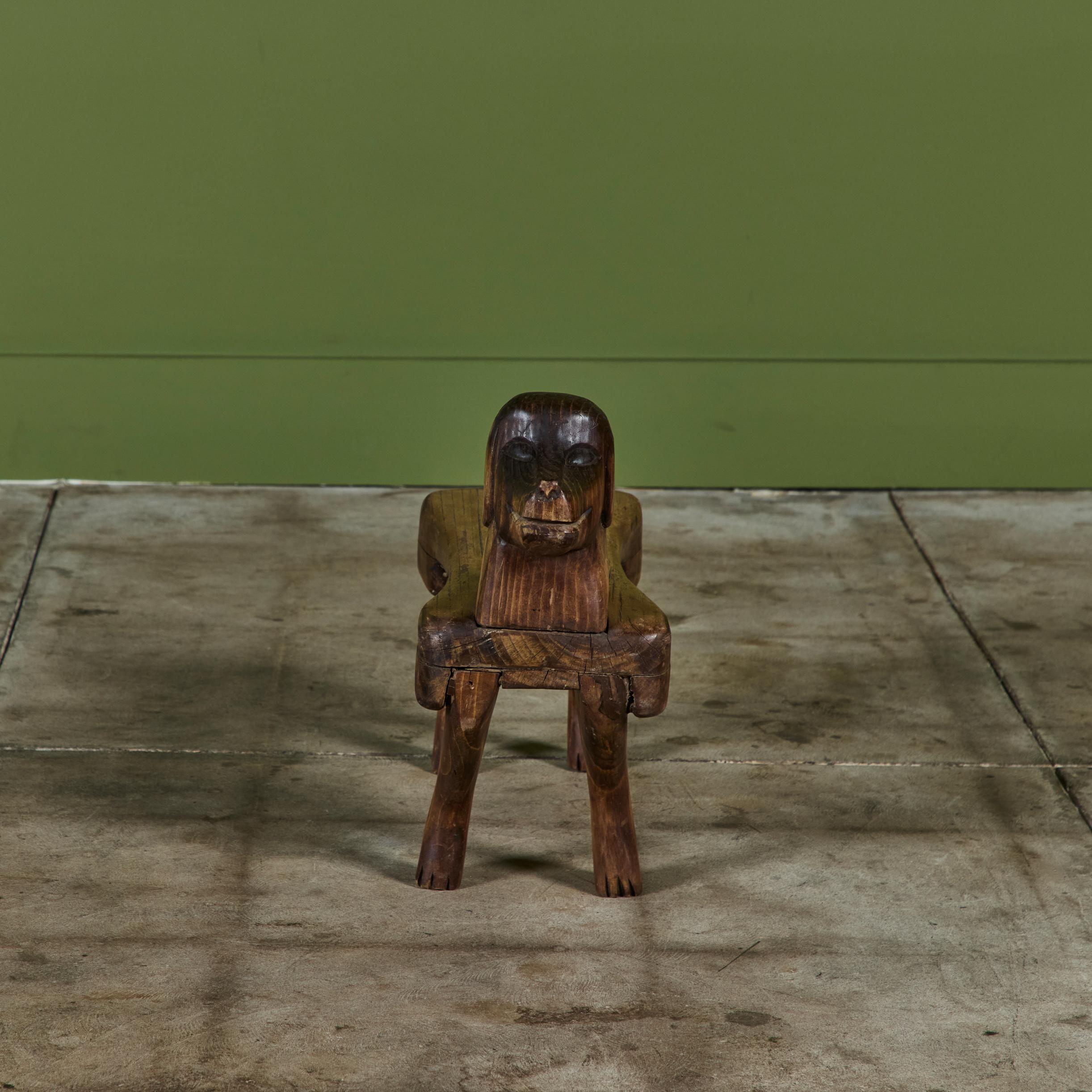 Stephen Huneck Reposapiés de madera tallada con forma de perro en venta 1