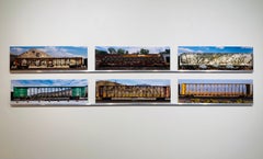 Passende Güter, Farbfotografie, mehrteilige Installation – Eisenbahnwaggons