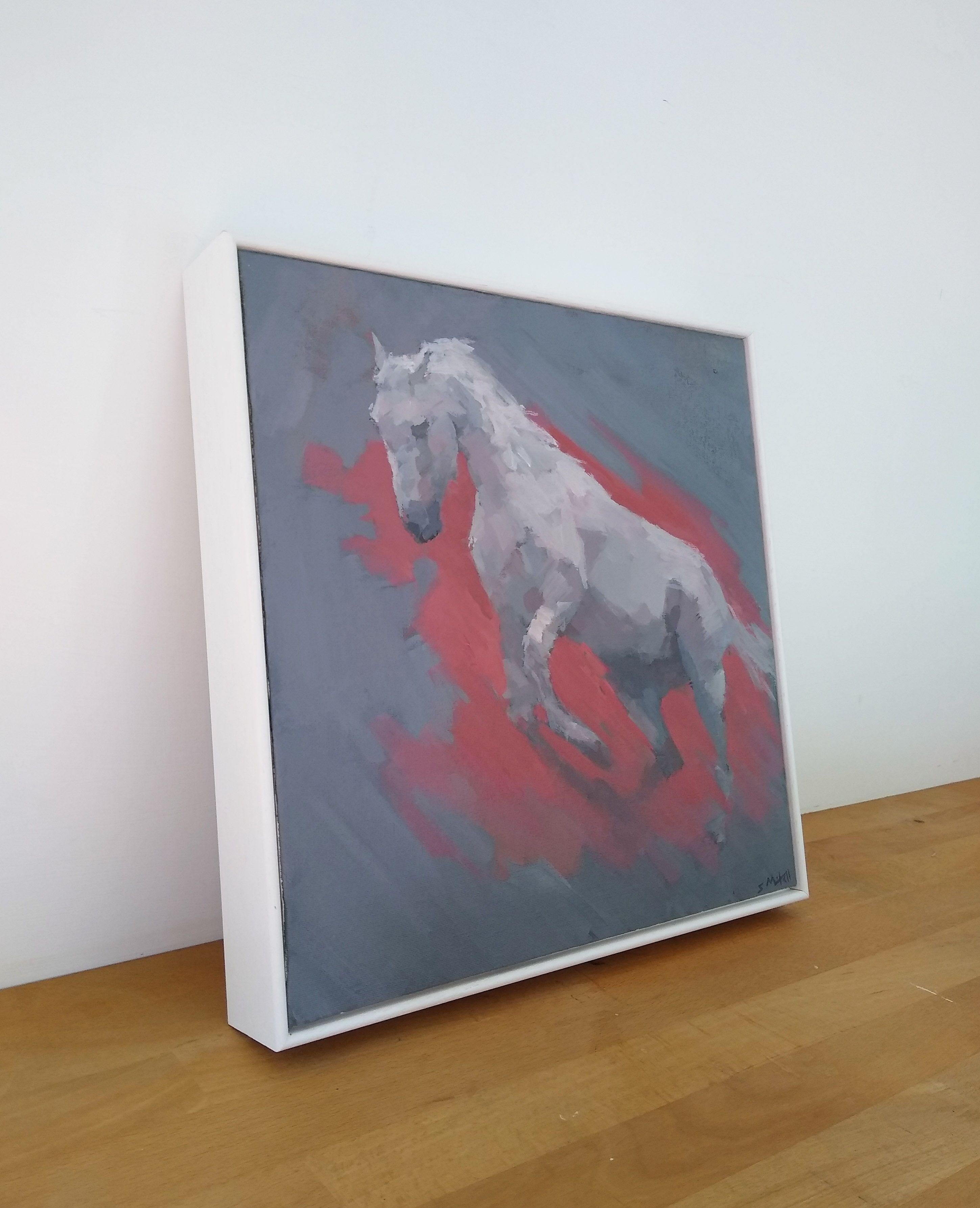Il s'agit d'une petite peinture originale représentant un cheval blanc au galop. Le style expressif et le fond rouge ajoutent à l'effet dramatique.    Elle est peinte sur un panneau de toile de 3mm, et est encadrée dans un cadre en bois blanc à