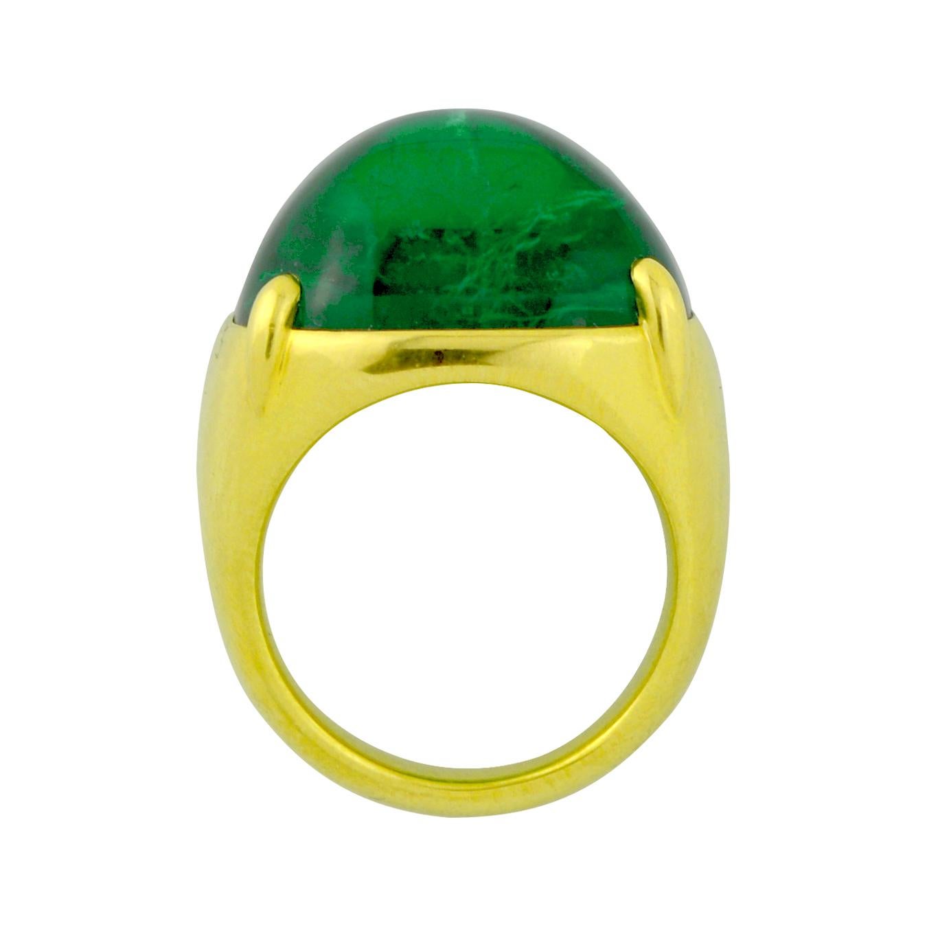 Stephen Russell Sugarloaf Cabochon Emerald Ring In New Condition In New York, NY