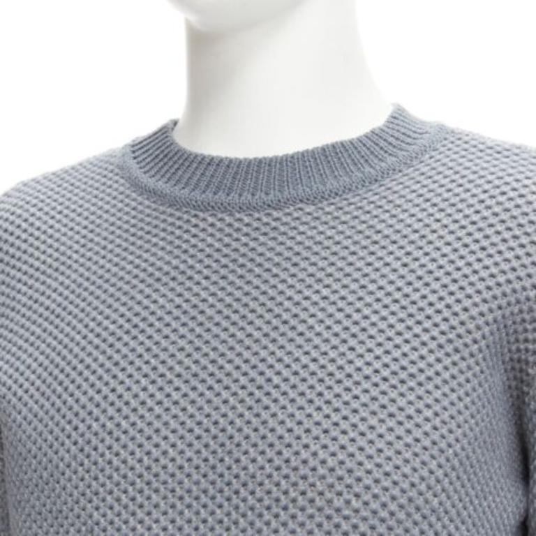 STEPHEN SCHNEIDER Pull col bénitier gris à volants 100 % texturés Taille 4 L
Référence : JSLE/A00043
Marque : Stephen Schneider
MATERIAL : Laine
Couleur : Gris
Motif : Solide
Fermeture : Pull-over
Détails supplémentaires : Belle laine épaisse et