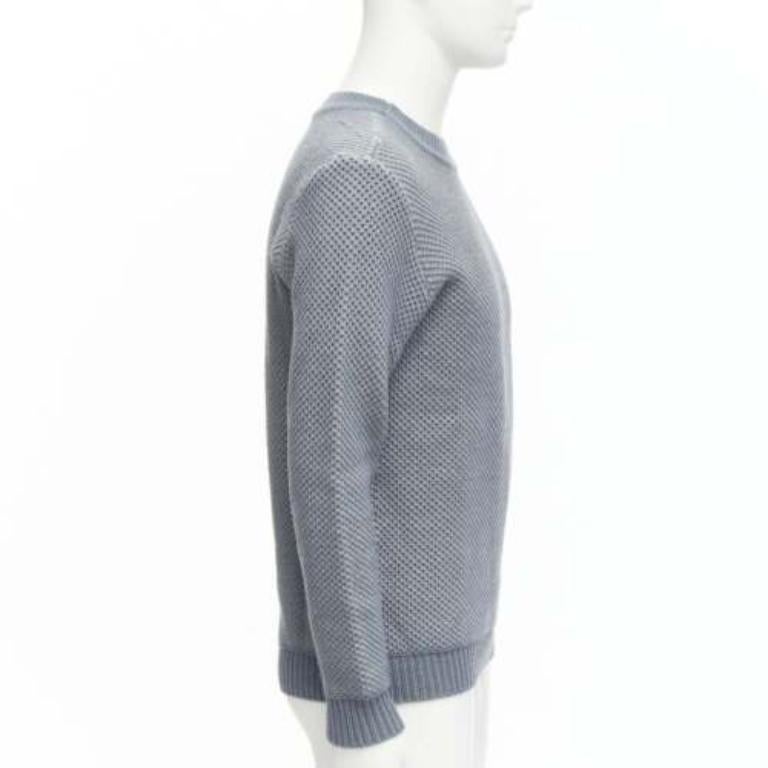 STEPHEN SCHNEIDER Pull col bénitier gris à volants 100 % texturés Taille 4 L Excellent état - En vente à Hong Kong, NT