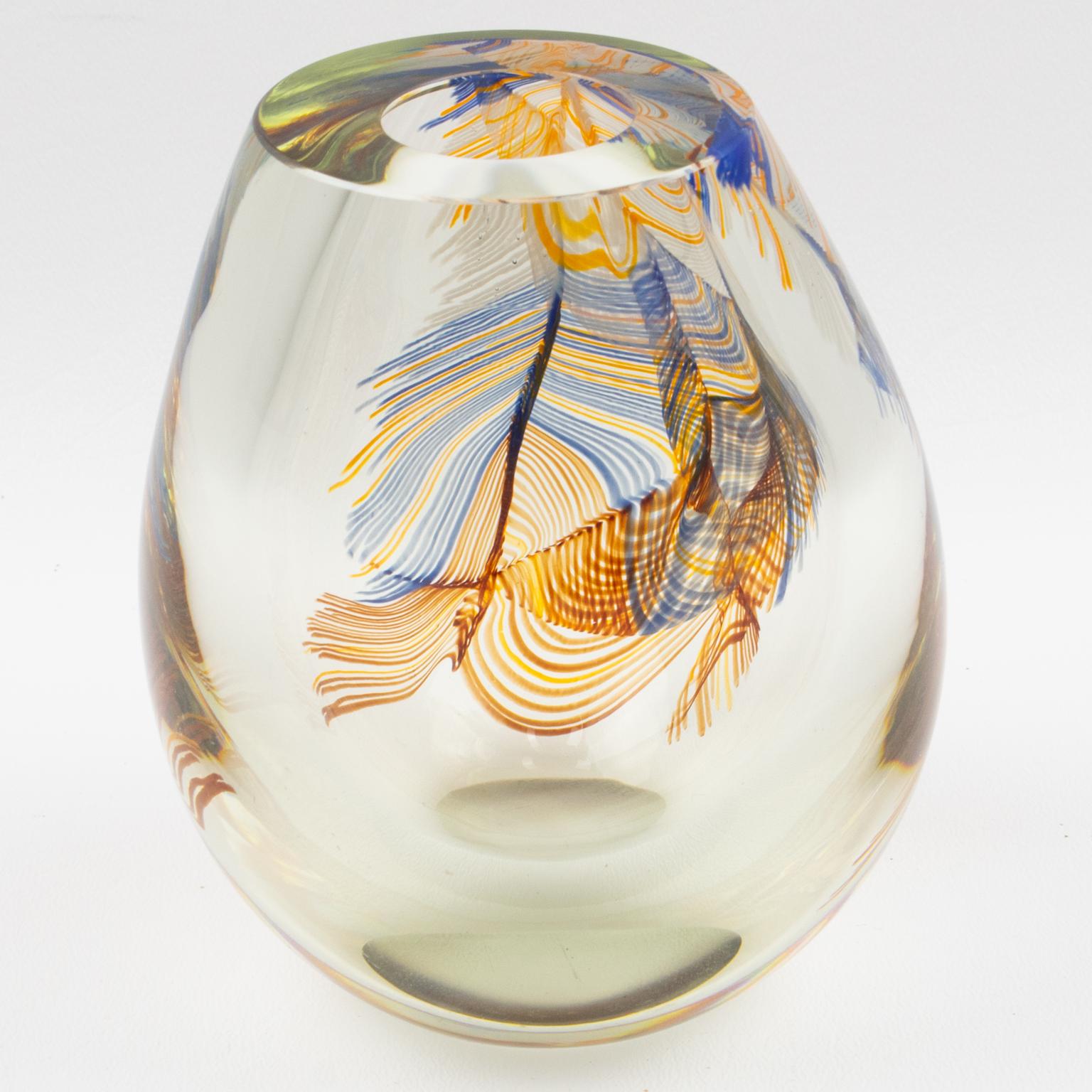 Stephen Smyers Modern Blown Art Glass Vase Abstract Feather Design, 1979 In Excellent Condition For Sale In Atlanta, GA