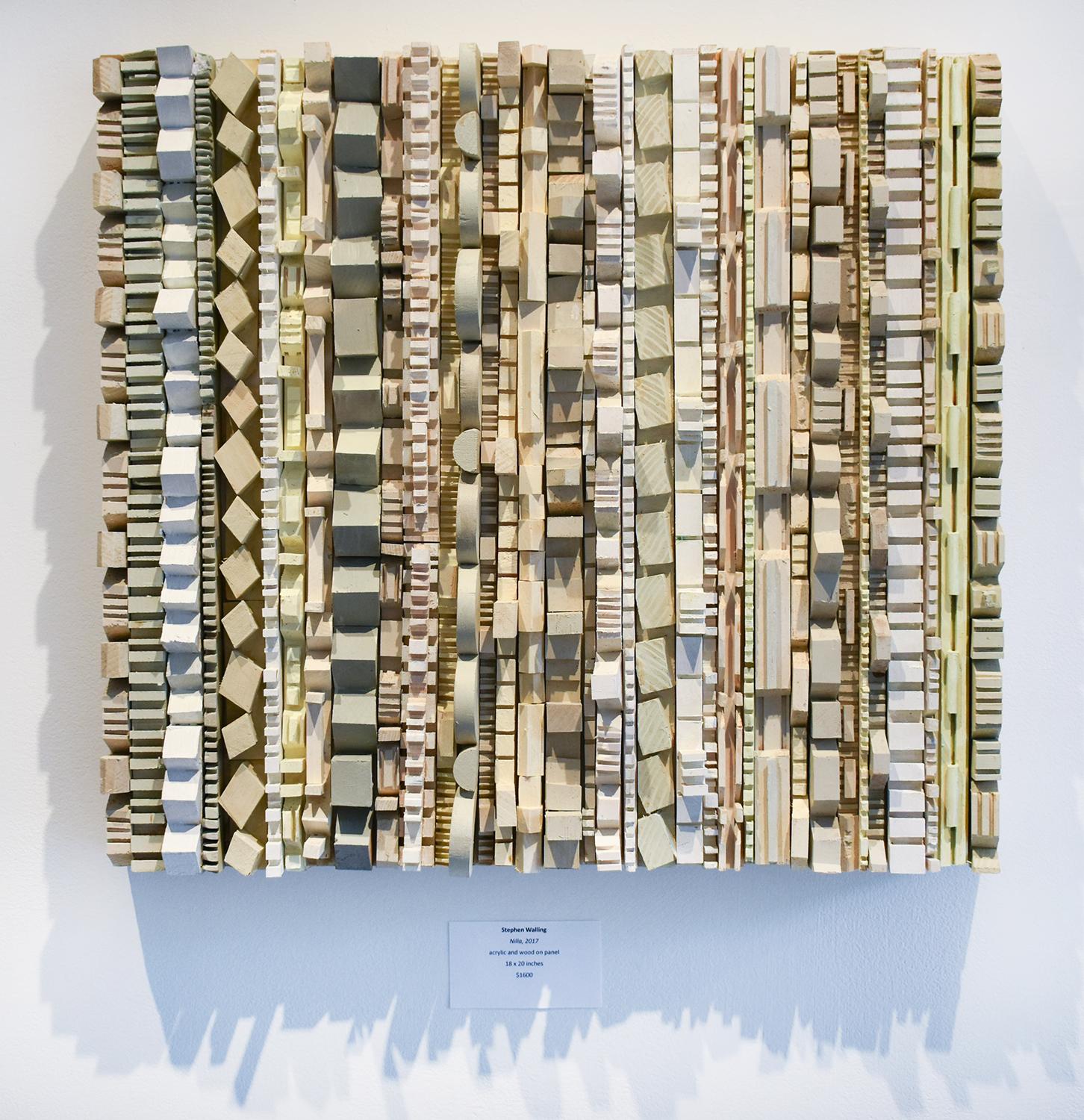 sculpture murale abstraite tridimensionnelle, acrylique et bois sur panneau 
des pièces de bois sculptées peintes dans des tons de blanc, gris et beige avec un accent de vert menthe.
18 x 20 x 2.5 pouces, peut être orienté verticalement ou