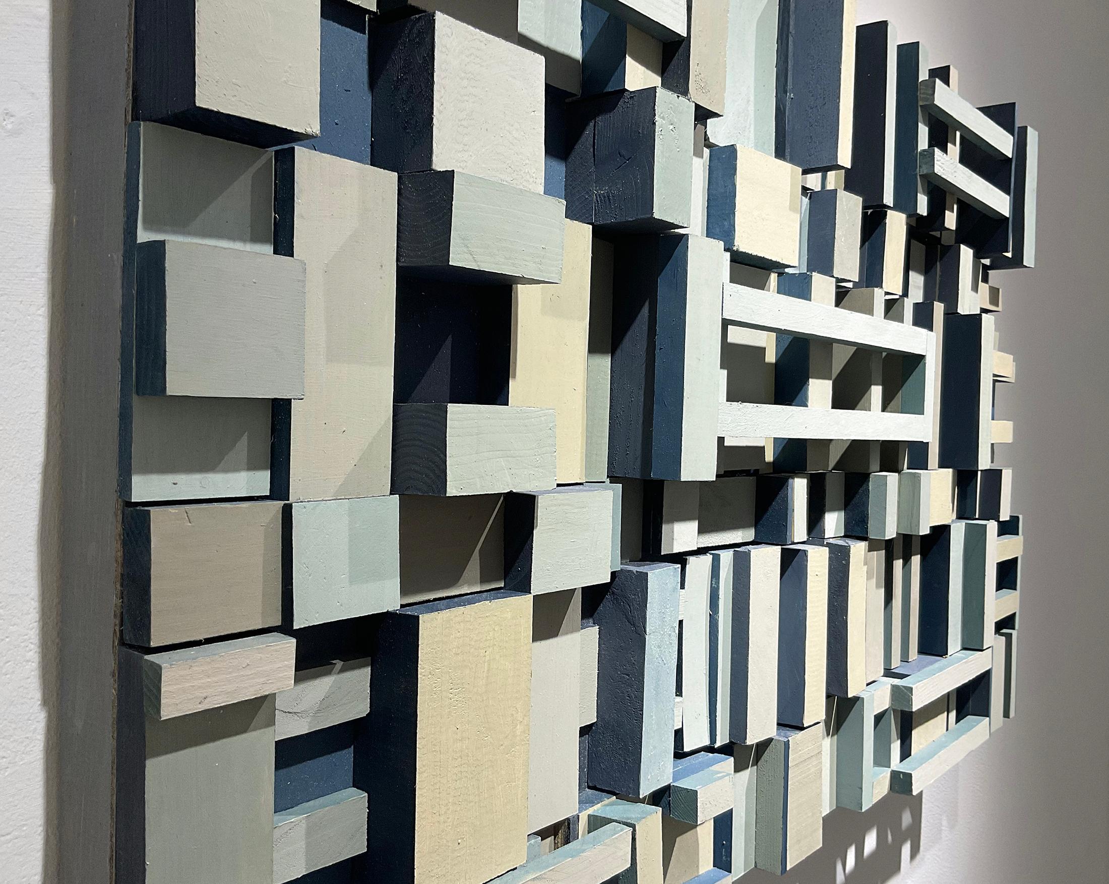 Über & Über: Abstrakte geometrische Holz-Wandskulptur in Grau, Hellblau, Beige im Angebot 1
