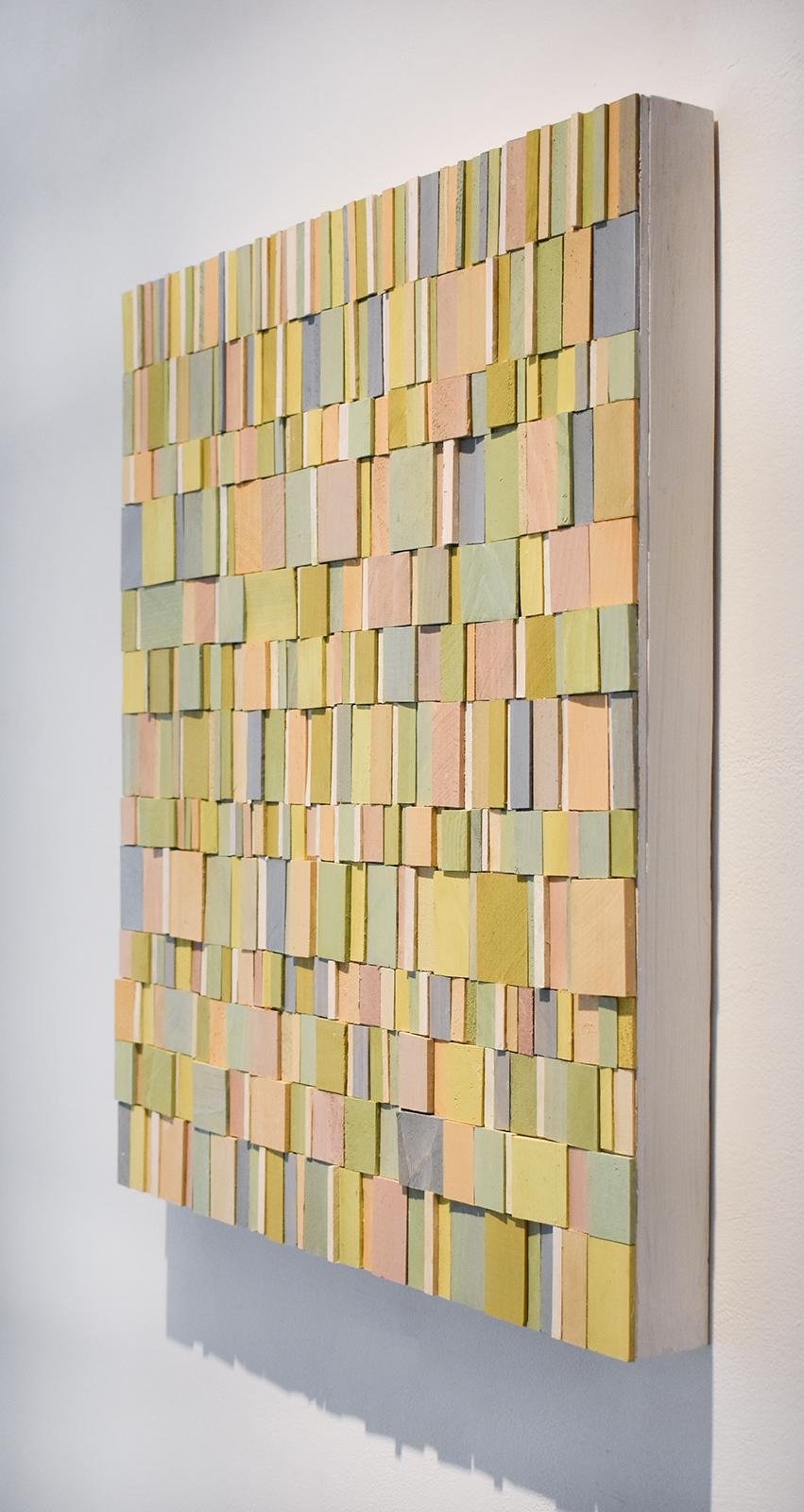 Pianissimo (Abstrakte Holz-Wandskulptur in pastellfarbenen Rosa-, Blau- und Grüntönen) im Angebot 4