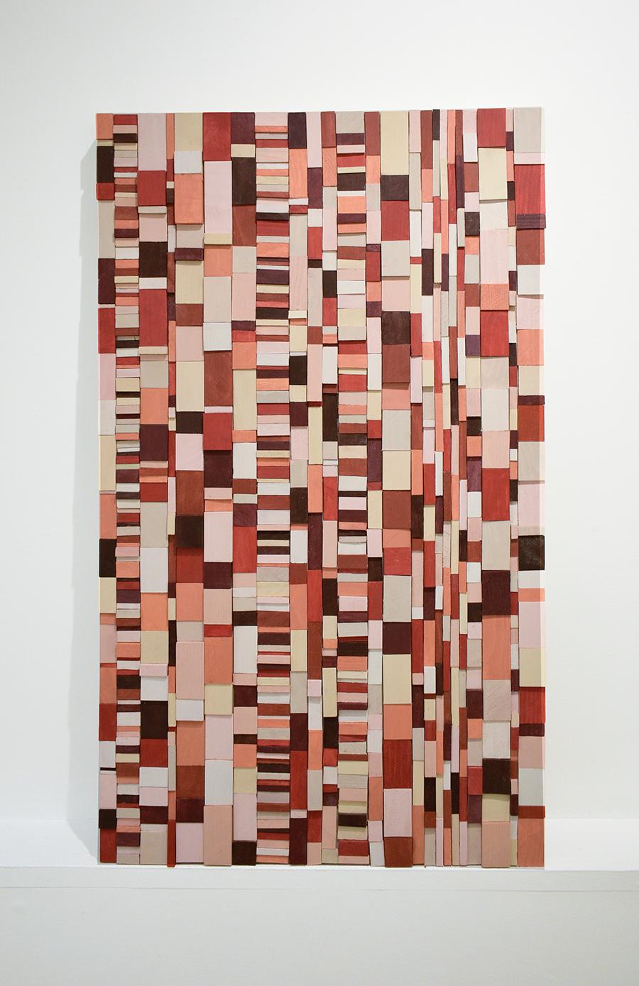 Abstrakte geometrische dreidimensionale Wandskulptur aus Holz in leuchtenden Rot-, Pfirsich-, Rosa-, Kastanienbraun-, Weiß- und Beigetönen
Pikante, handgeschnitzte hölzerne Wandskulptur des Künstlers Stephen Walling aus dem Hudson Valley,