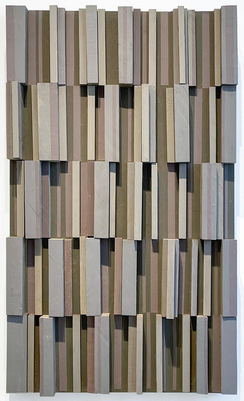 Stelae (sculpture murale géométrique abstraite en bois gris et taupe foncé)