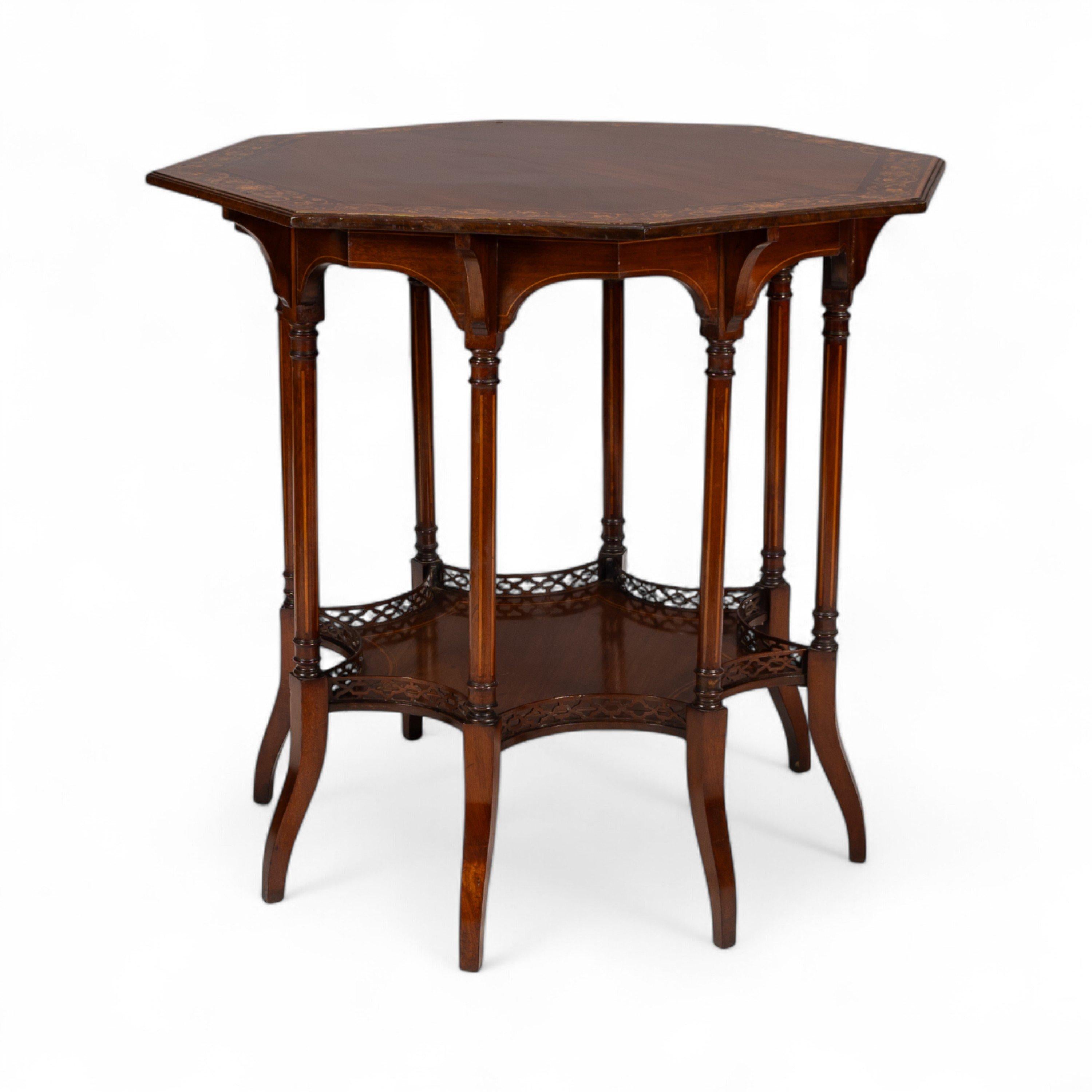 Noce Stephens Webb, di Collinson & Lock. Tavolo da centro ottagonale Aesthetic Movement in vendita