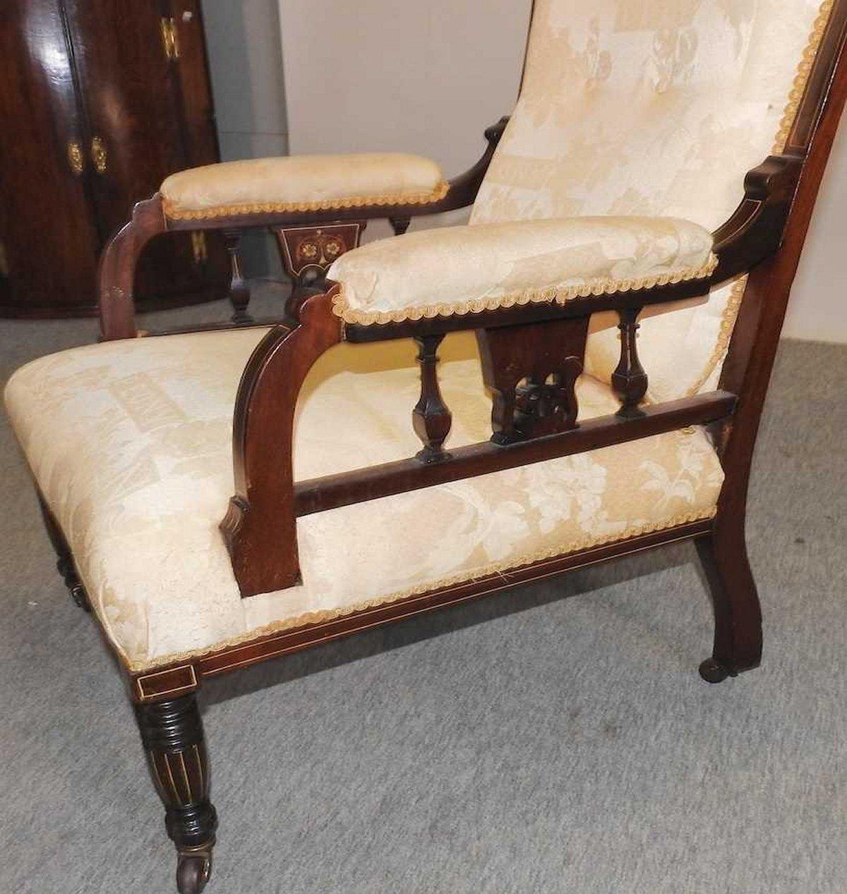 Stephen Webb für Collinson & Lock Attr. Spätviktorianischer Mahagoni-Sessel mit Intarsien (Spätes 19. Jahrhundert) im Angebot