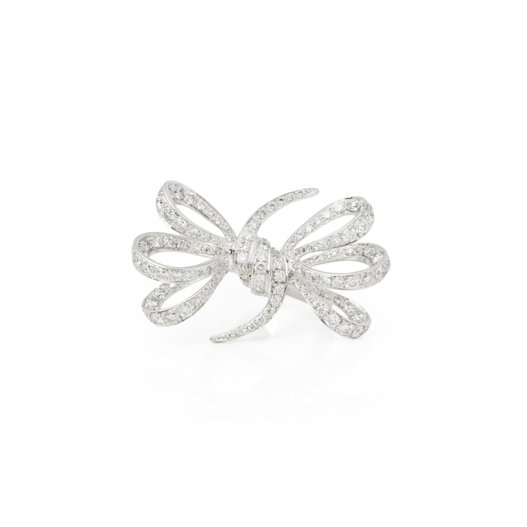 Contemporary Stephen Webster 18 Karat White Gold Forget Me Knot Pavé Diamond Bow Ring For Sale