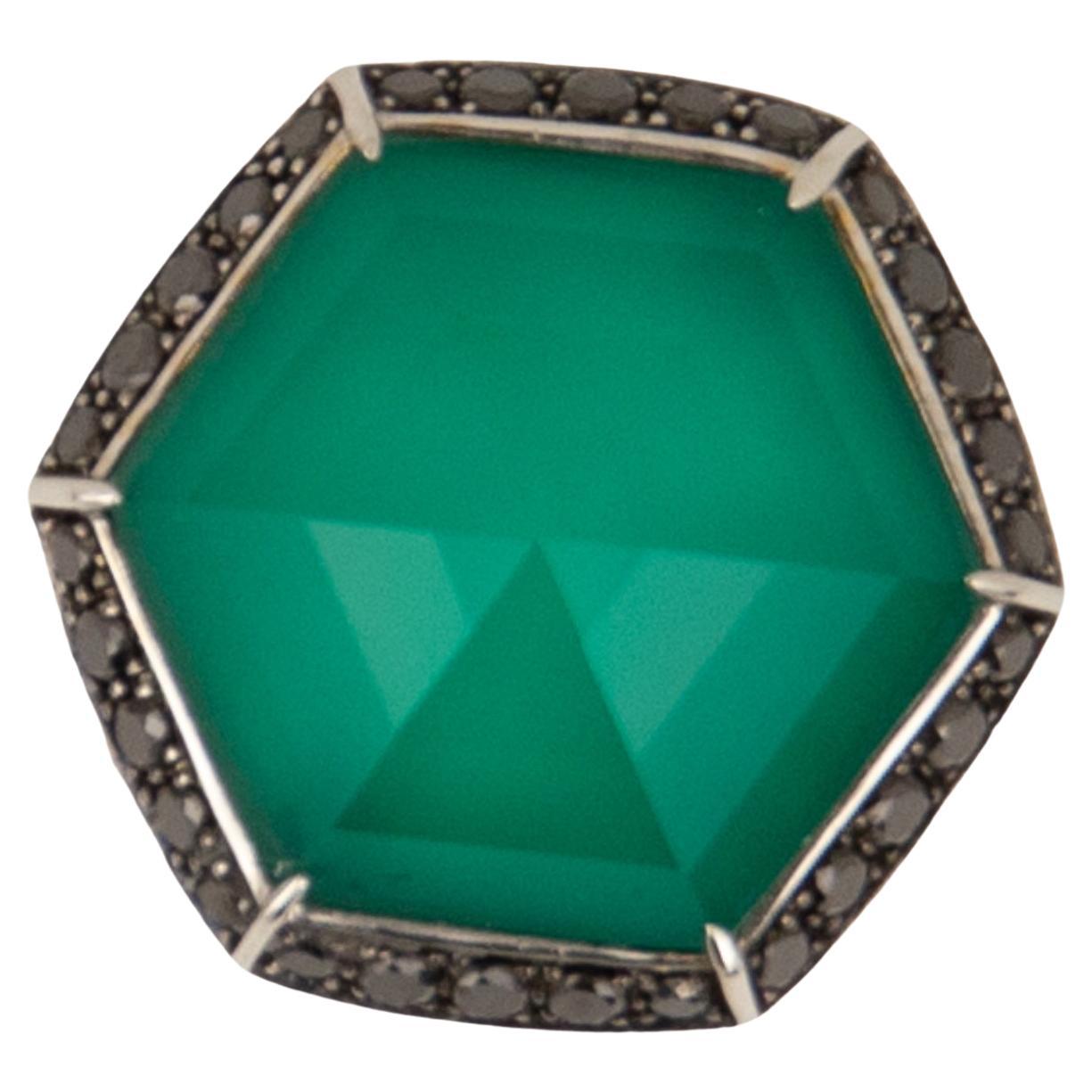Green Quartz
Black Diamonds: 0.60ctw
Ring Size: 7
Model number: WR0922
SKU: SW01198
Retail price: $4,950.00