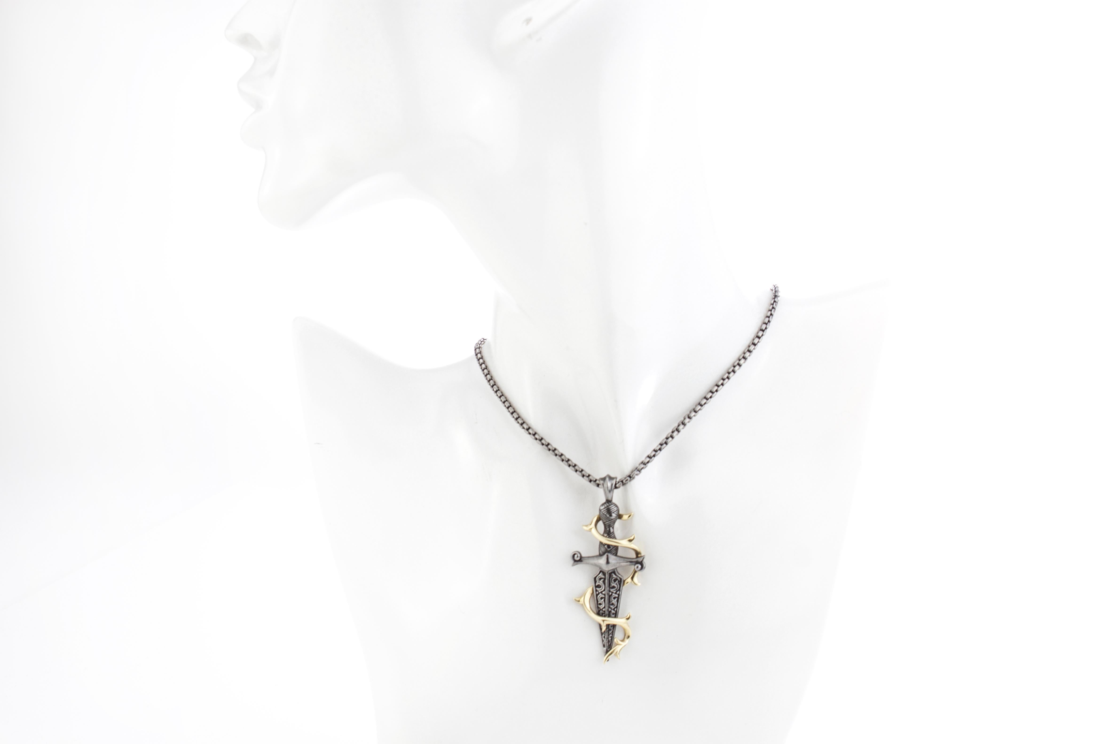 Stephen Webster 18kt gold and silver dagger necklace
Designer / Maker: Stephen Webster
Made in 2000's
Fully hallmarked.

Dimensions -
Necklace Length: 75 cm
Total Weight: 35 grams

Condition: Pre-owned, excellent condition.