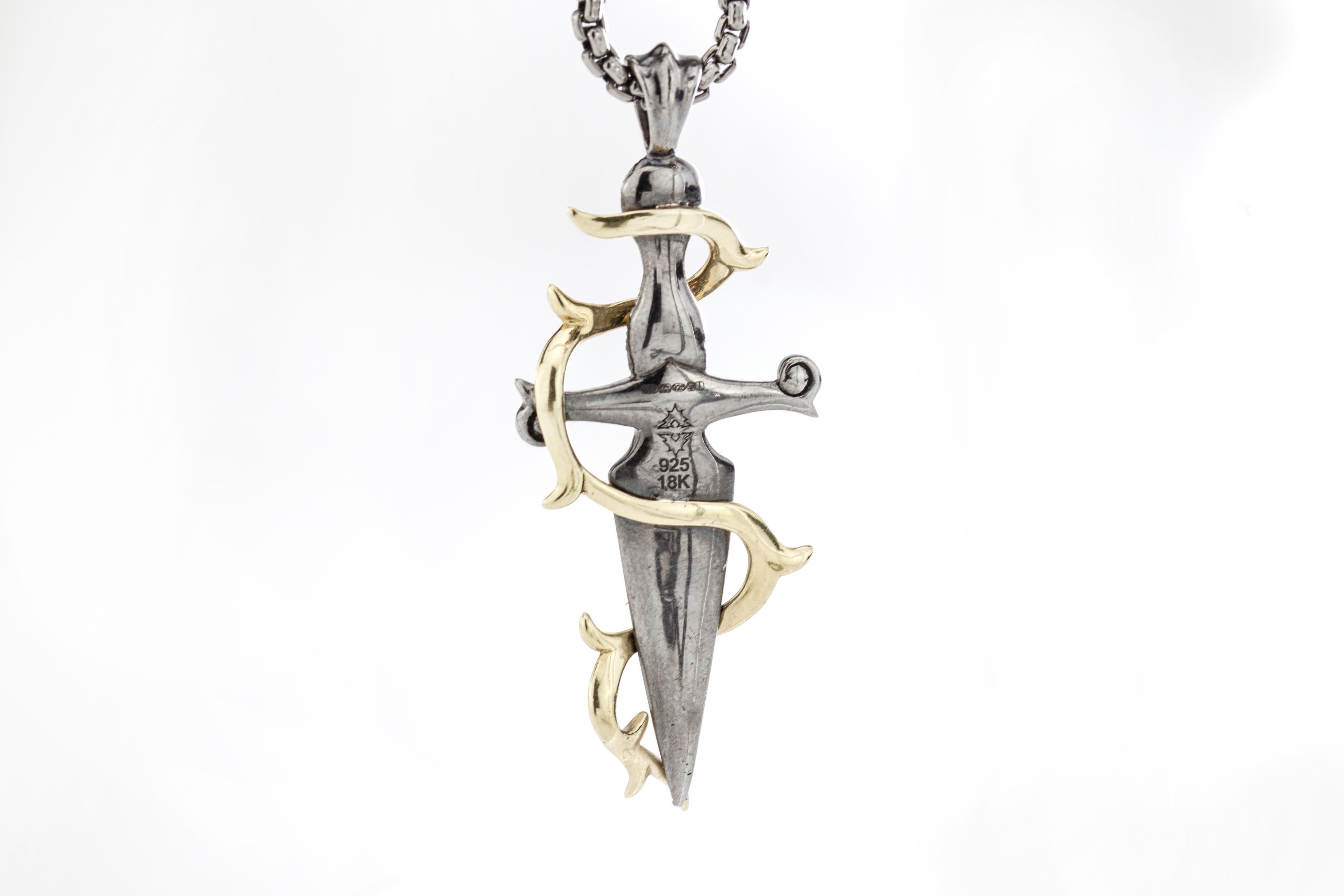 Stephen Webster Dolch-Halskette aus 18 Karat Gold und Silber im Zustand „Gut“ in Braintree, GB