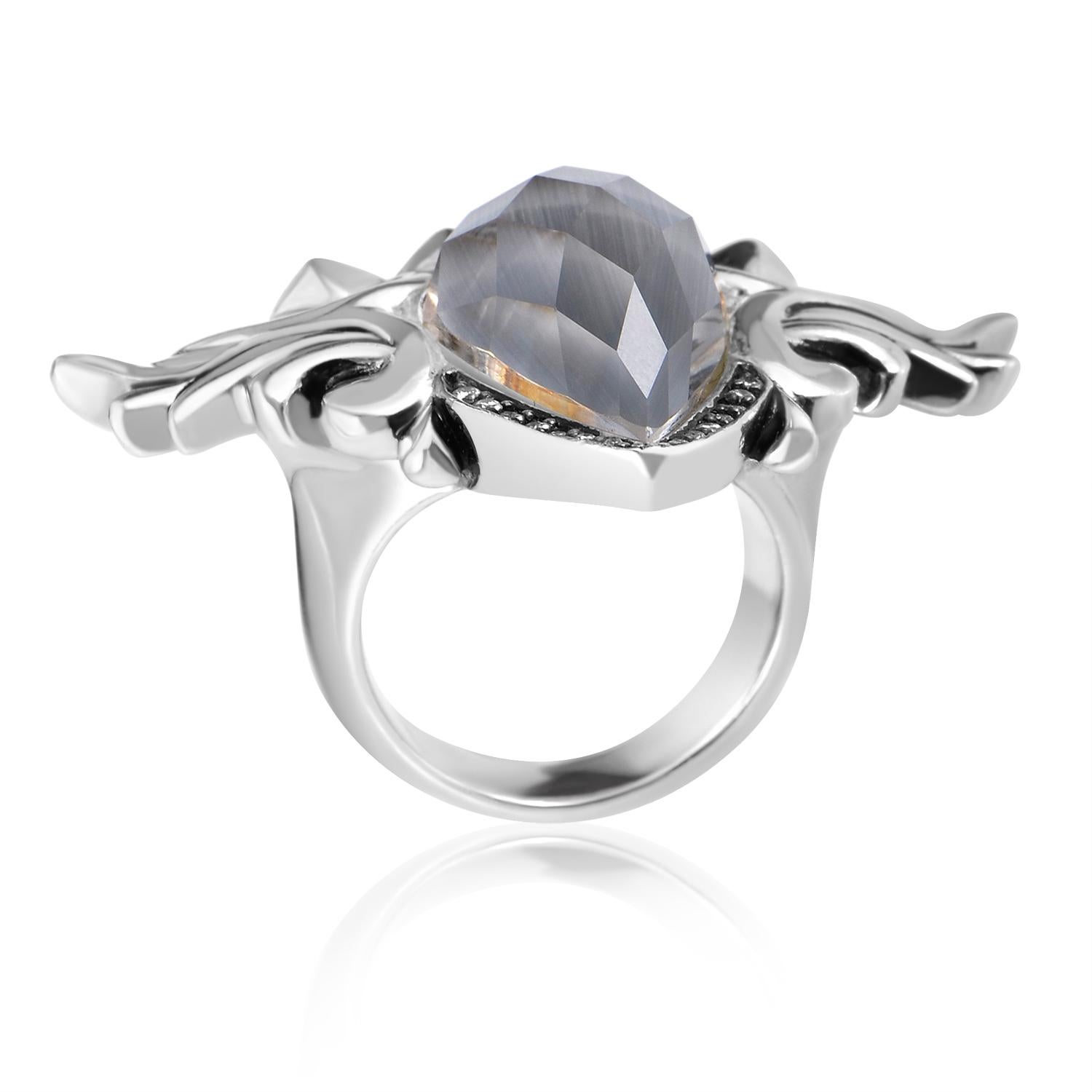 A quintessential piece from the highly revered “Superstud” collection, this outstanding ring offers a splendidly fashionable look. The ring is designed by Stephen Webster, and it is made of wonderfully shaped and immaculately crafted sterling
