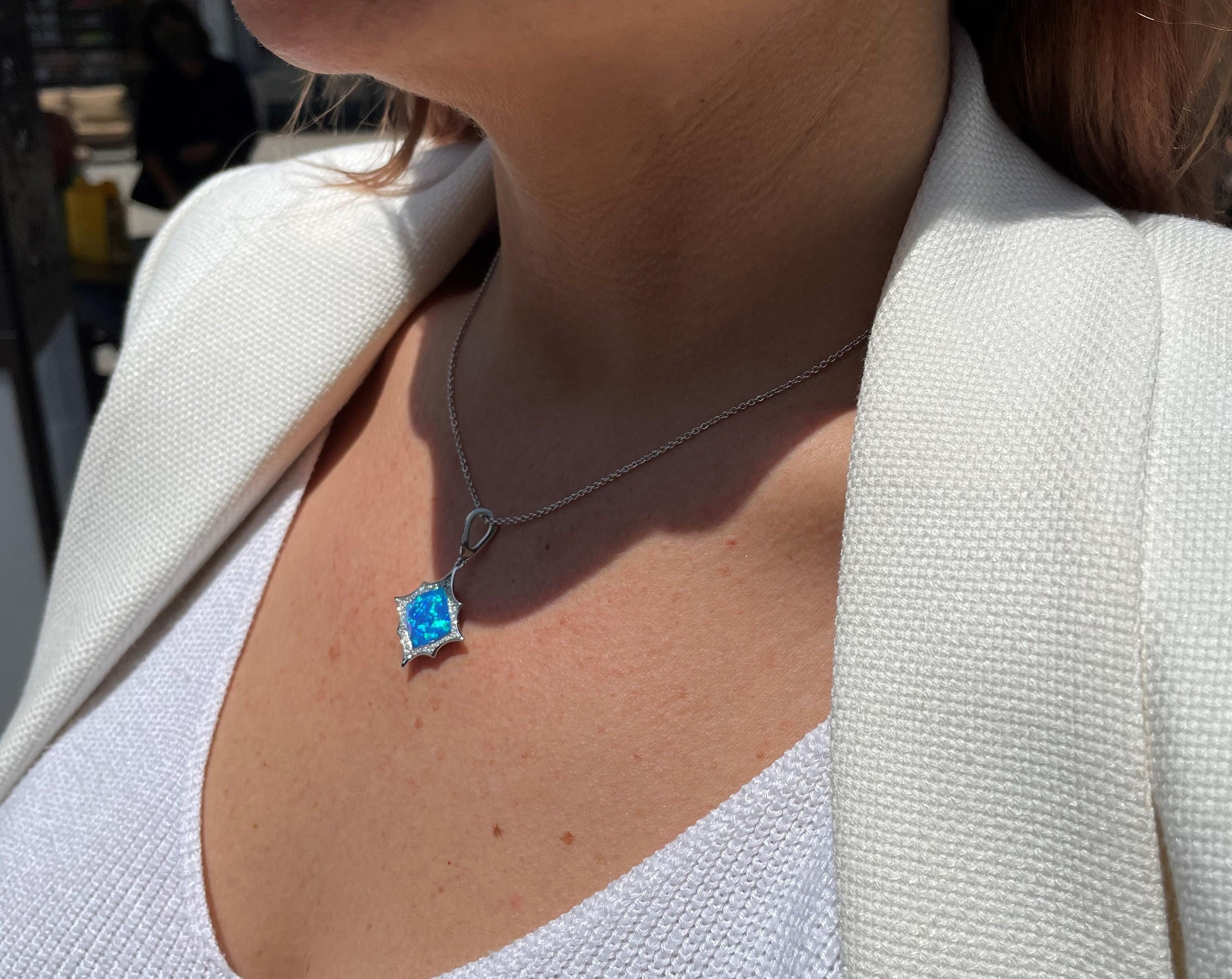 Round Cut Stephen Webster Blue Crystal Haze Necklace For Sale