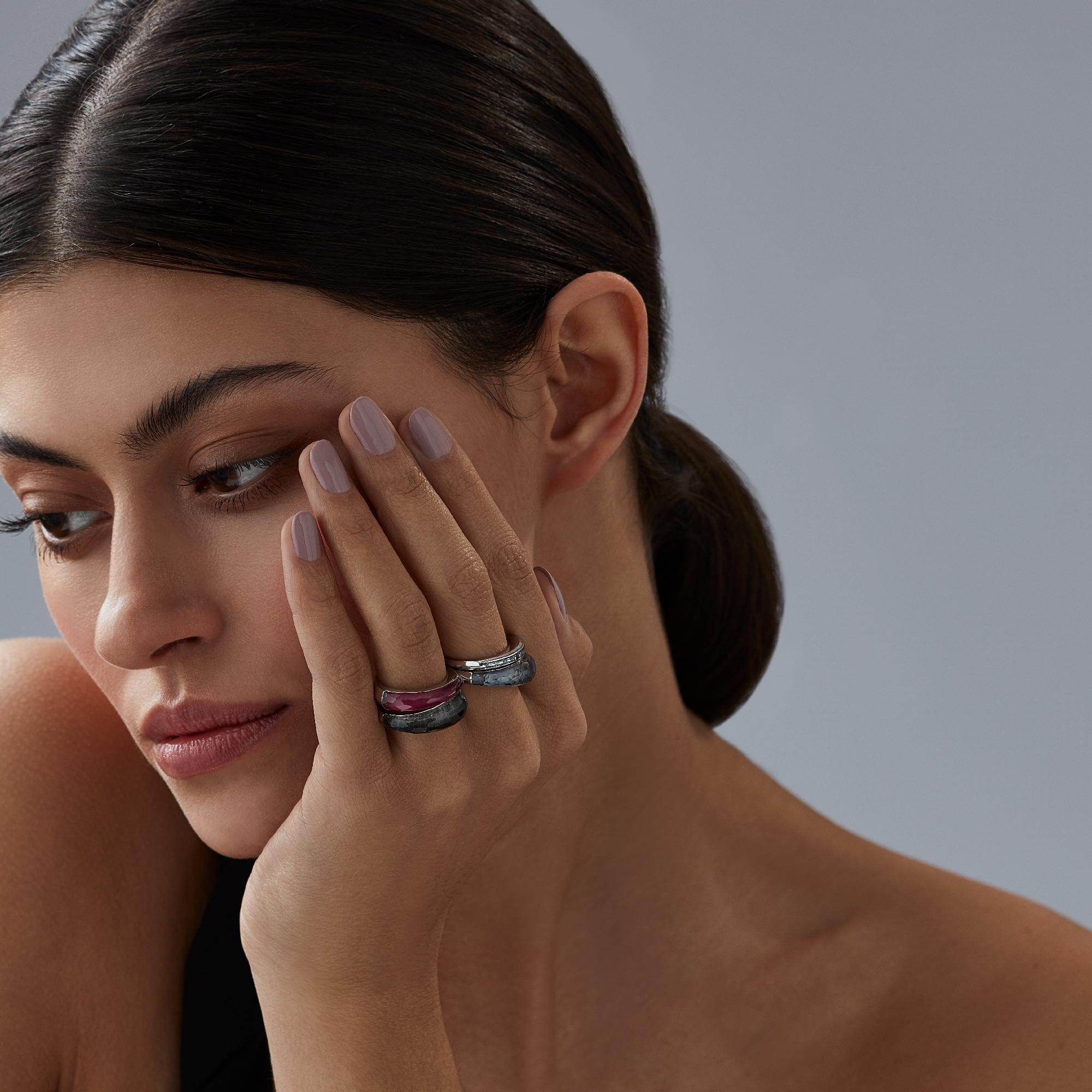 Im Angebot: Stephen Stephen Webster CH2 Weiße Diamanten und 18 Karat Weißgold Baguetteschliff Stack Ring () 4
