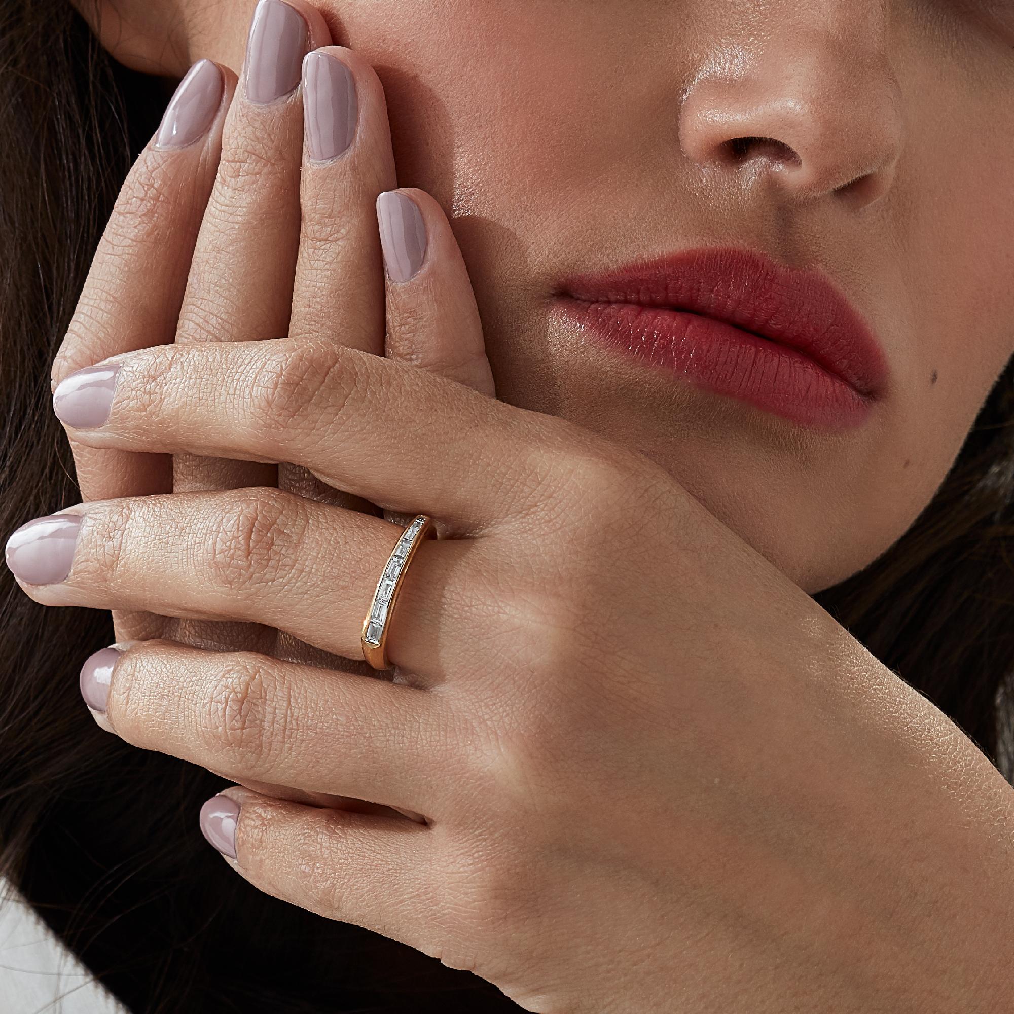 Im Angebot: Stephen Webster CH2 Weiße Diamanten und 18 Karat Gelbgold Baguette Stack Ring () 2