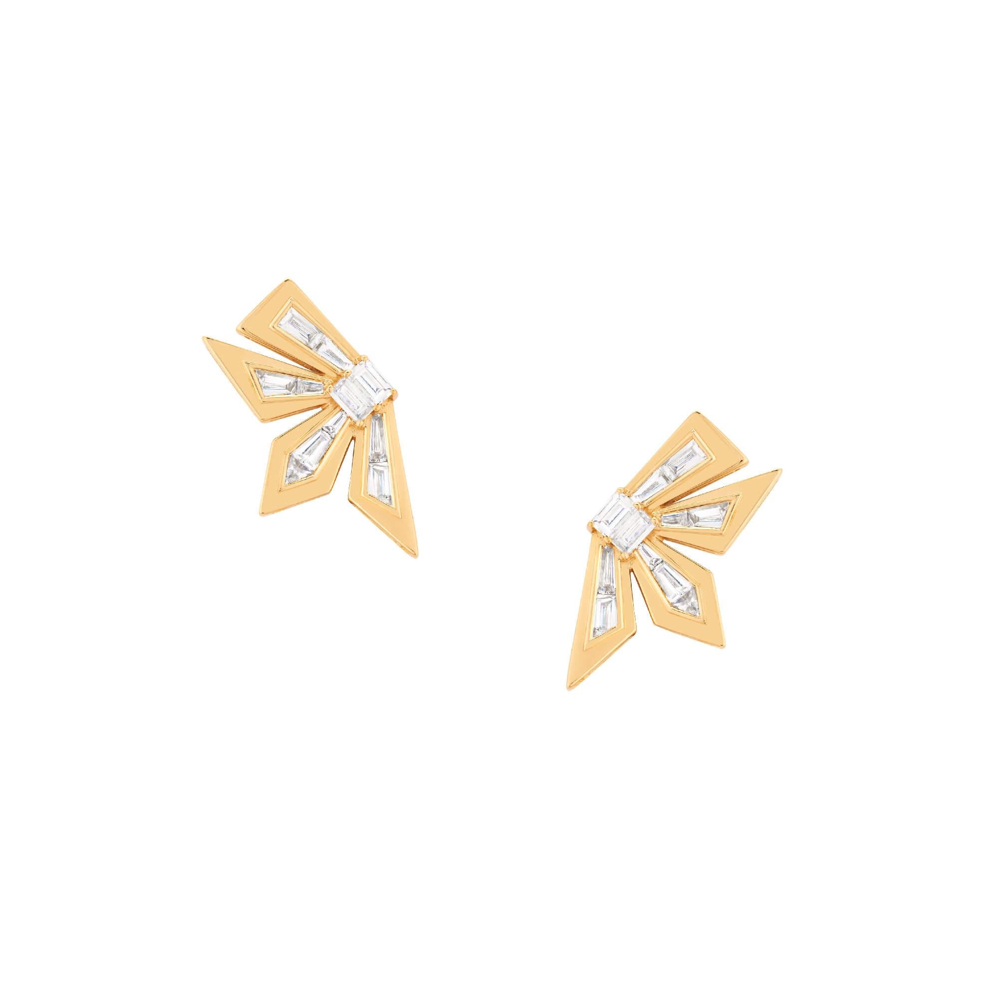Taking inspiration from fragments of post-modern architecture, Stephen Webster presents the Dynamite Cascade Earrings set in 18 karat yellow gold, with tapered white diamond baguettes and central white diamond baguettes (1.13 carats). These unique
