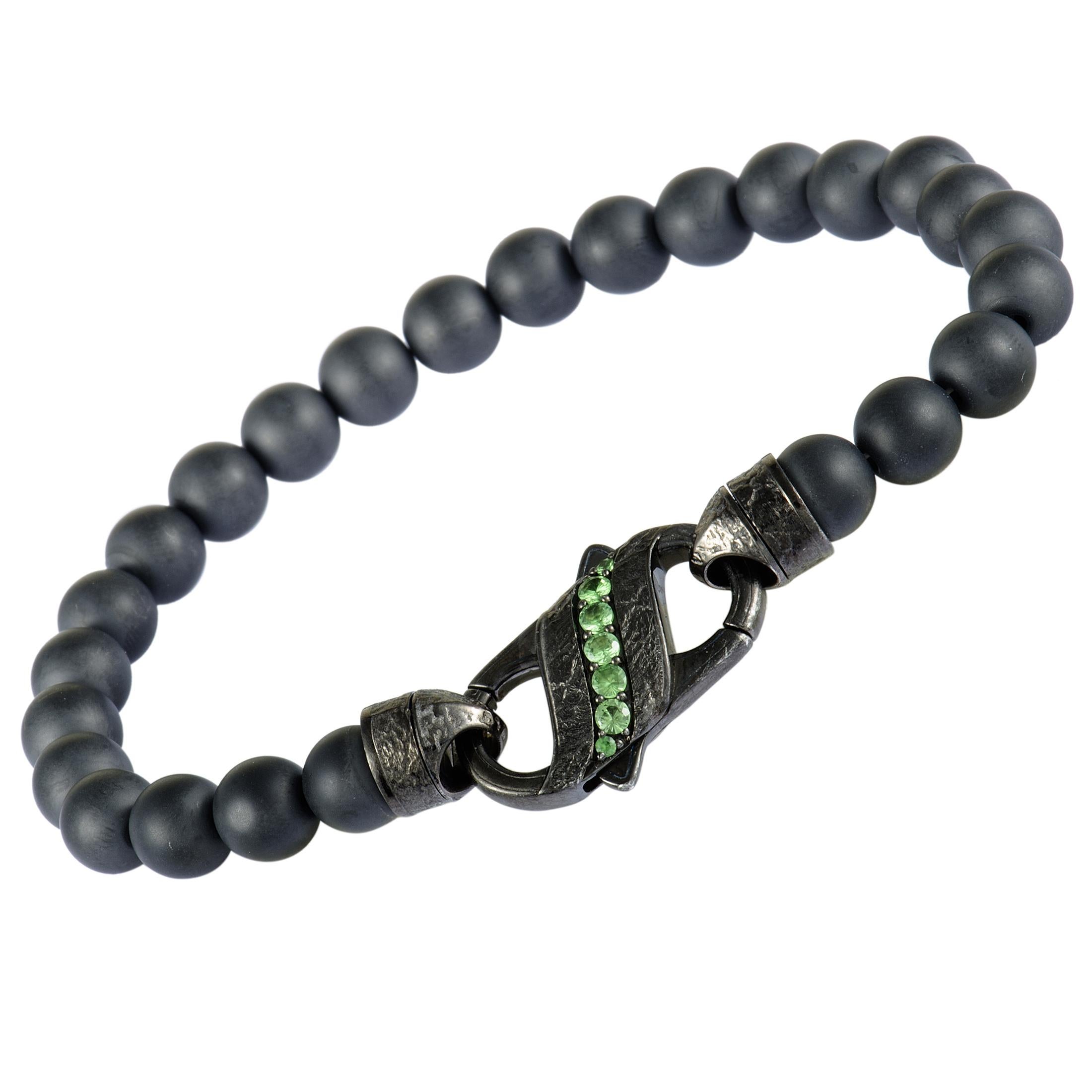 Stunningly crafted from black rhodium plated sterling silver, this chic England Made Me Ceramic pavè beaded men's bracelet by Stephen Webster is an elegant piece of accessory! The classy bracelet is embellished with 0.40ct of mesmerizing black