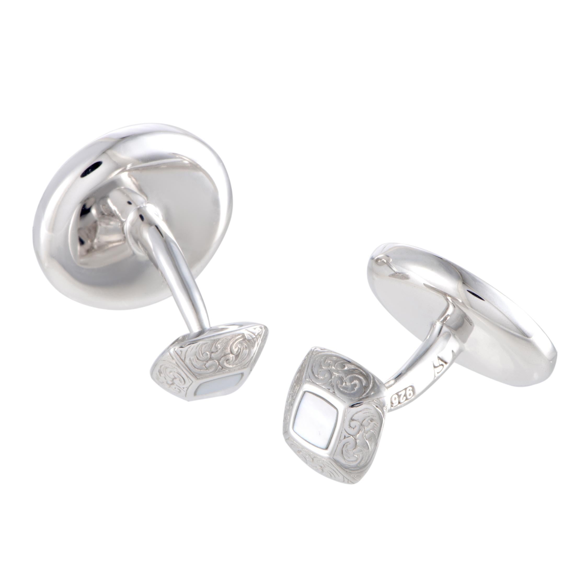If you are looking for cufflinks that will accentuate your attire in a stylish manner that is, at the same time, compellingly unconventional then this stunning pair is an excellent choice. The cufflinks are creatively designed by Stephen Webster for
